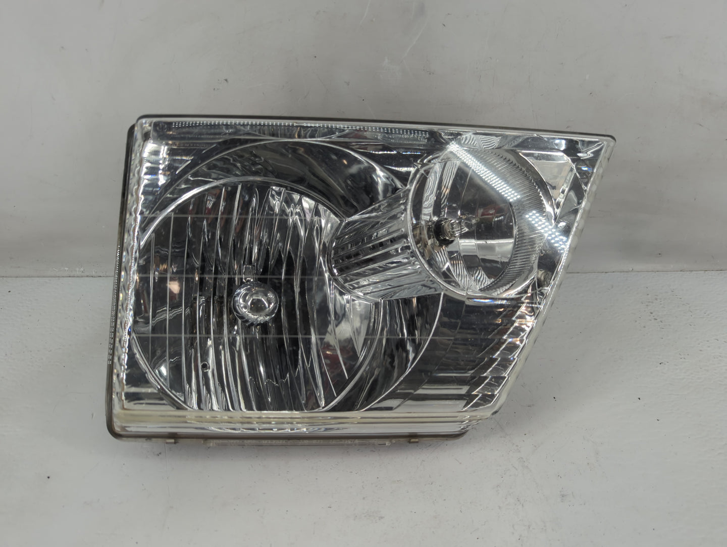 2002-2005 Ford Explorer Driver Left Oem Head Light Headlight Lamp - Oemusedautoparts1.com