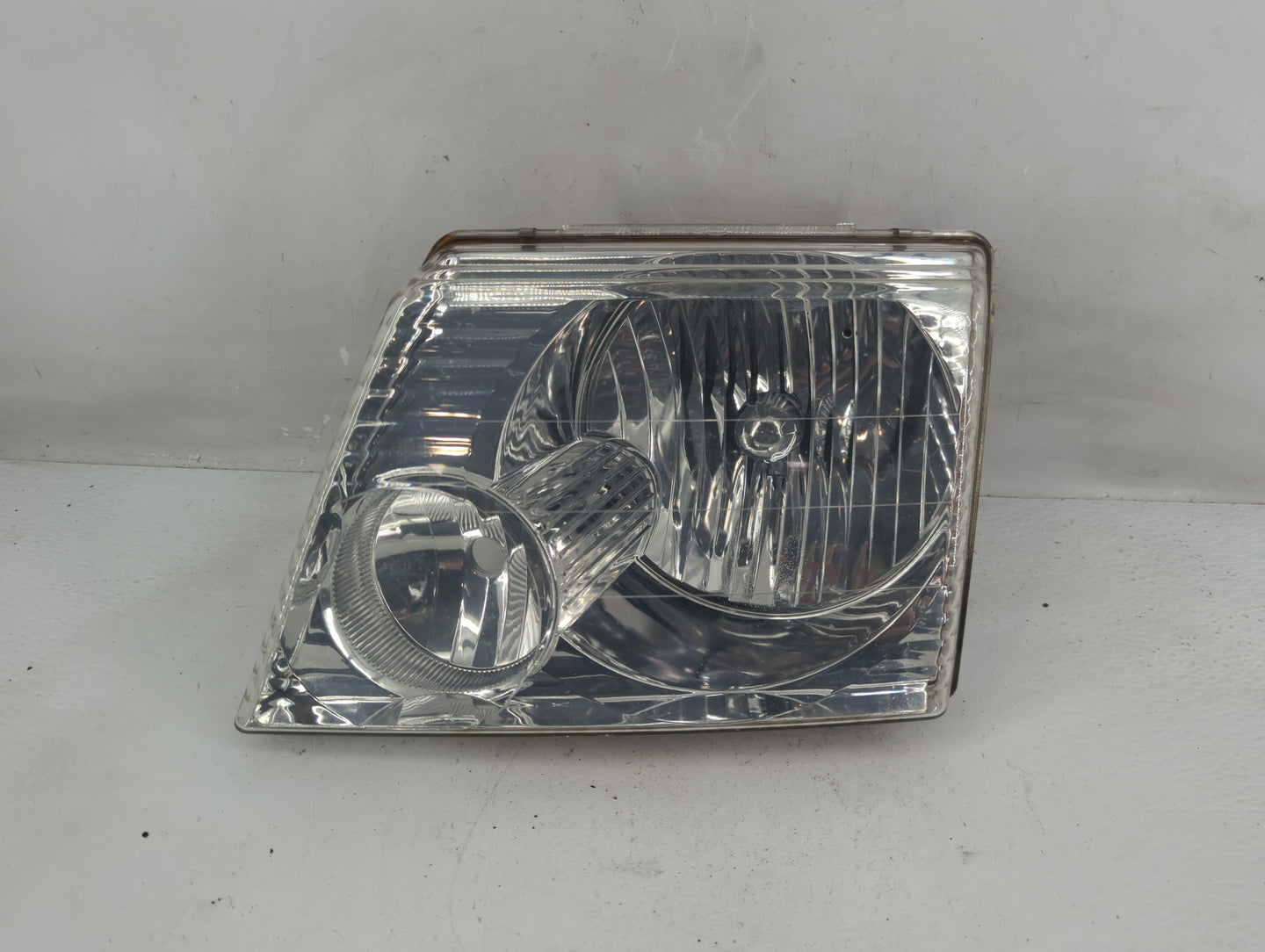 2002-2005 Ford Explorer Driver Left Oem Head Light Headlight Lamp - Oemusedautoparts1.com