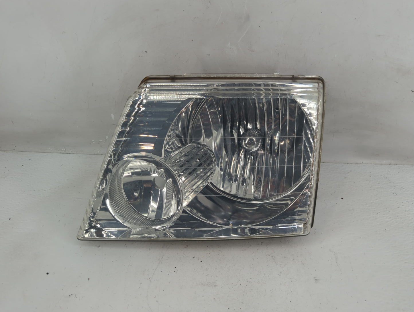 2002-2005 Ford Explorer Driver Left Oem Head Light Headlight Lamp - Oemusedautoparts1.com