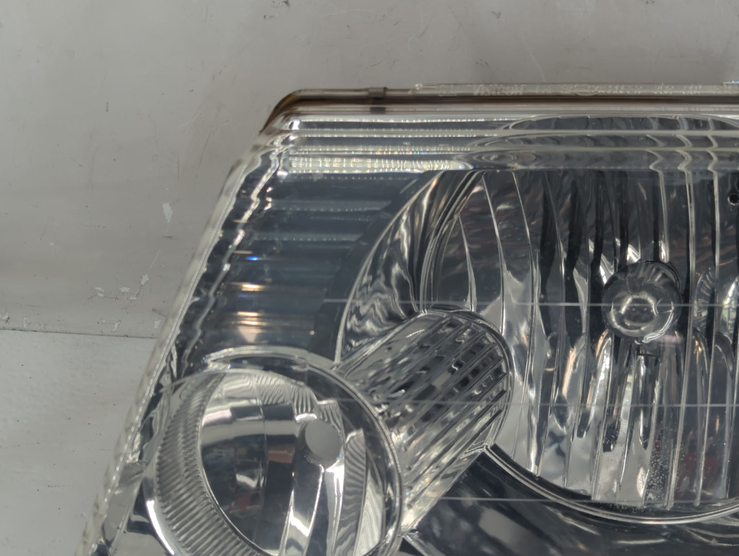 2002-2005 Ford Explorer Driver Left Oem Head Light Headlight Lamp - Oemusedautoparts1.com