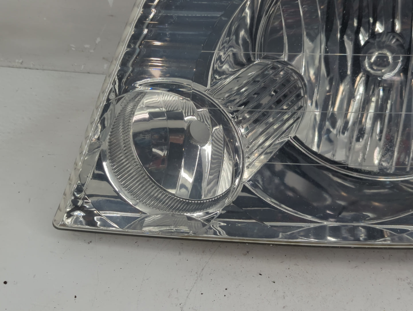 2002-2005 Ford Explorer Driver Left Oem Head Light Headlight Lamp - Oemusedautoparts1.com