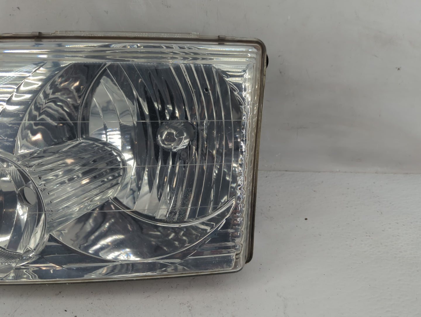 2002-2005 Ford Explorer Driver Left Oem Head Light Headlight Lamp - Oemusedautoparts1.com