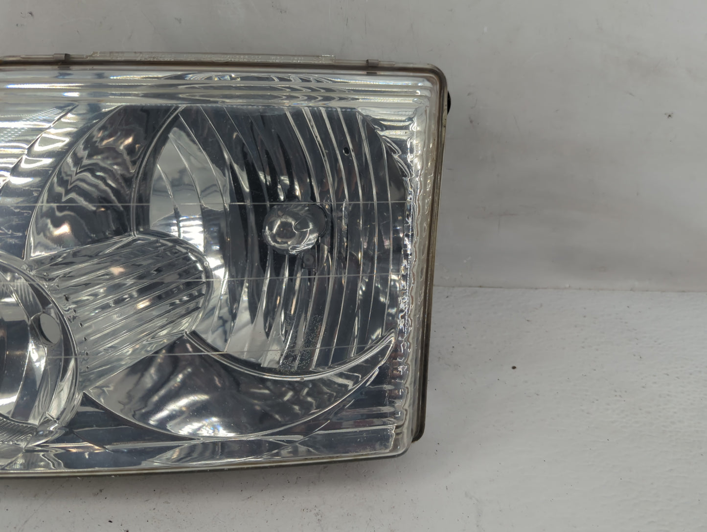 2002-2005 Ford Explorer Driver Left Oem Head Light Headlight Lamp - Oemusedautoparts1.com