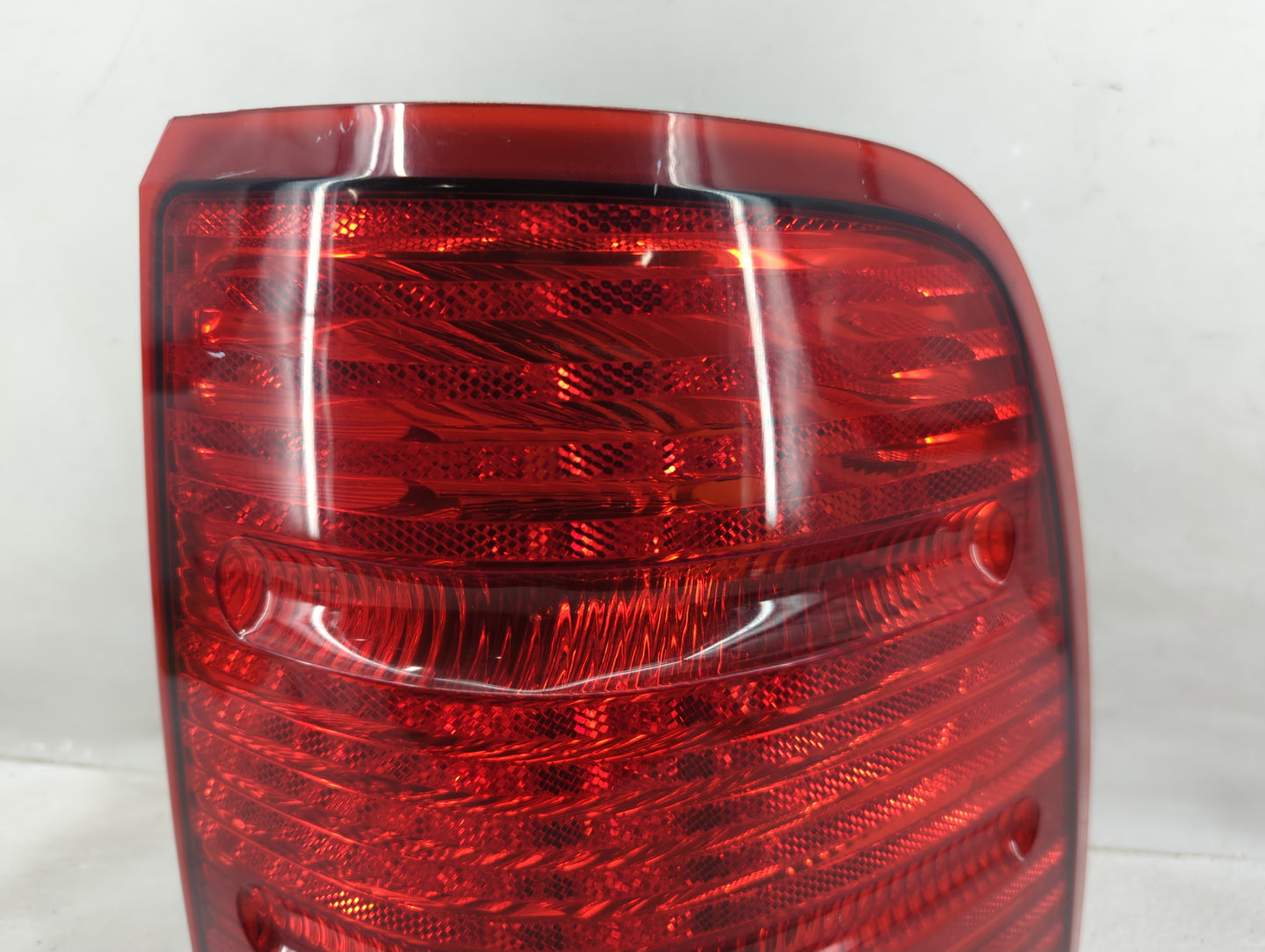 2002-2005 Ford Explorer Tail Light Assembly Passenger Right OEM P/N:1L2X-13B504-B Fits Fits 2002 2003 2004 2005 OEM Used Aut
