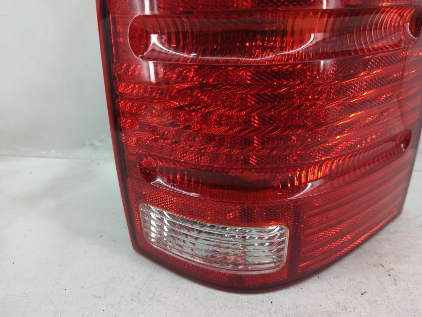 2002-2005 Ford Explorer Tail Light Assembly Passenger Right OEM P/N:1L2X-13B504-B Fits Fits 2002 2003 2004 2005 OEM Used Aut