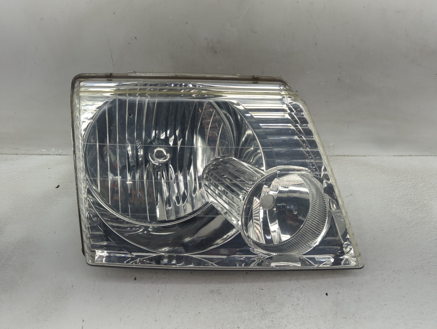 2002-2005 Ford Explorer Passenger Right Oem Head Light Headlight Lamp - Oemusedautoparts1.com