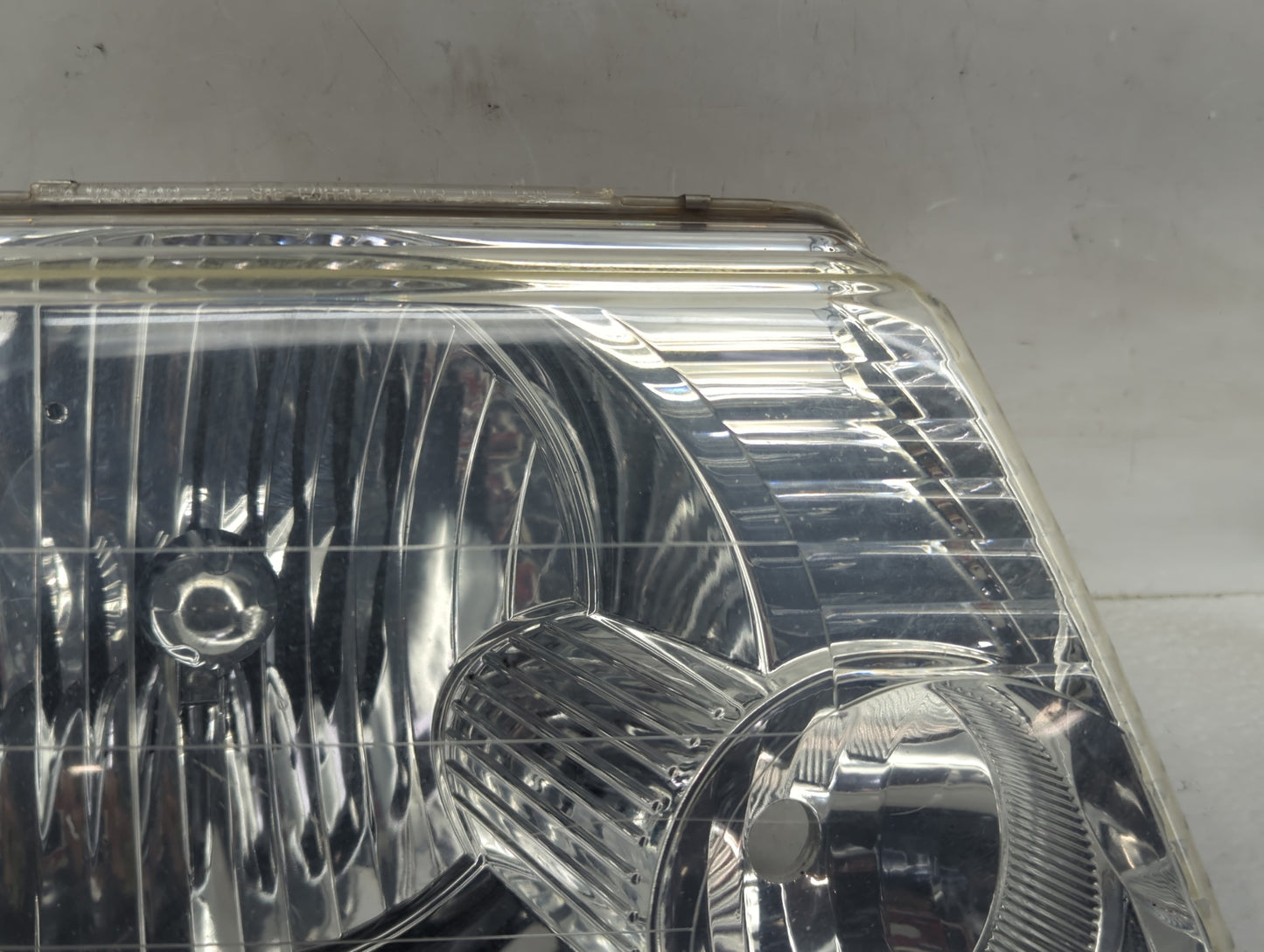 2002-2005 Ford Explorer Passenger Right Oem Head Light Headlight Lamp - Oemusedautoparts1.com