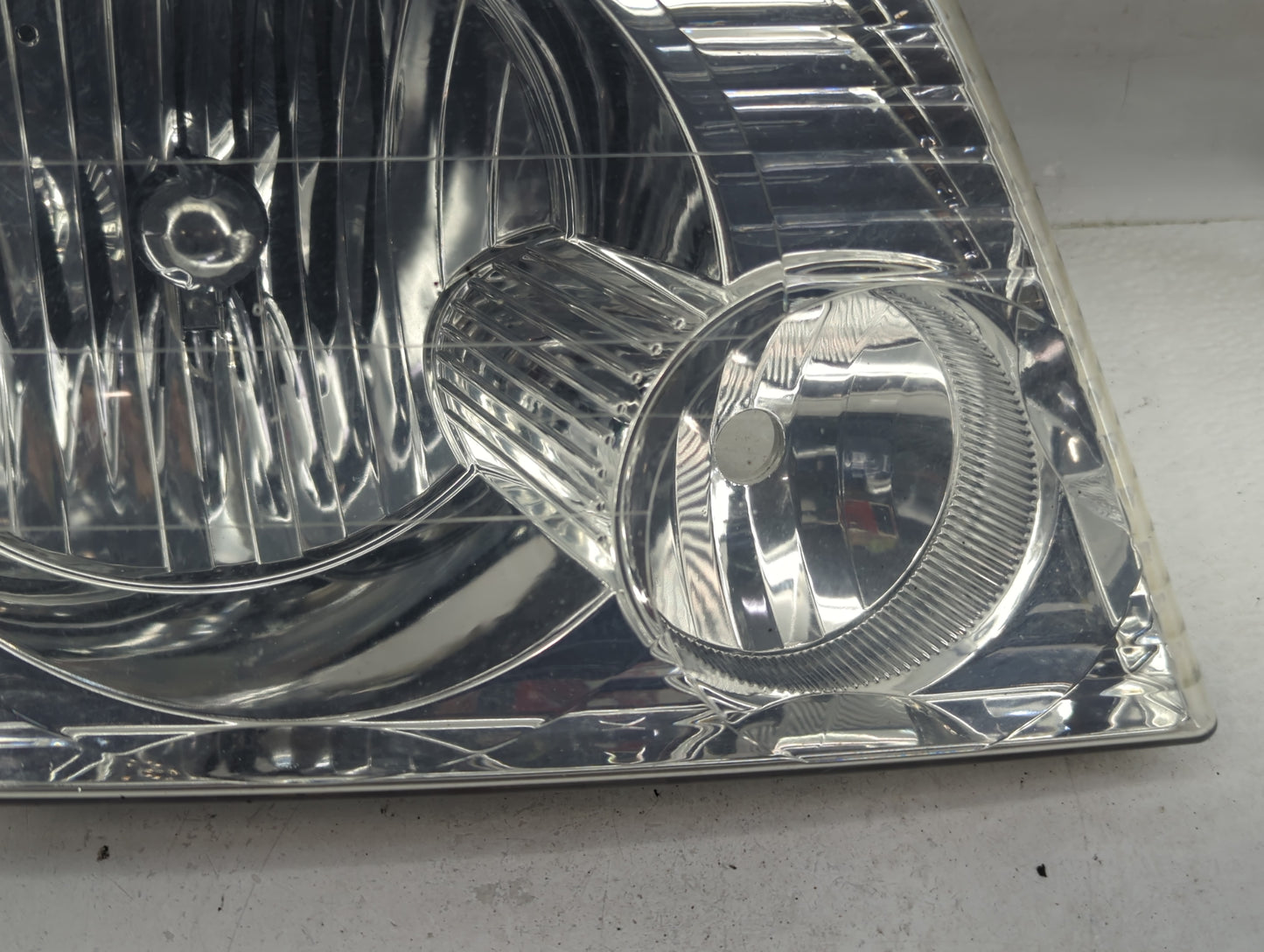 2002-2005 Ford Explorer Passenger Right Oem Head Light Headlight Lamp - Oemusedautoparts1.com