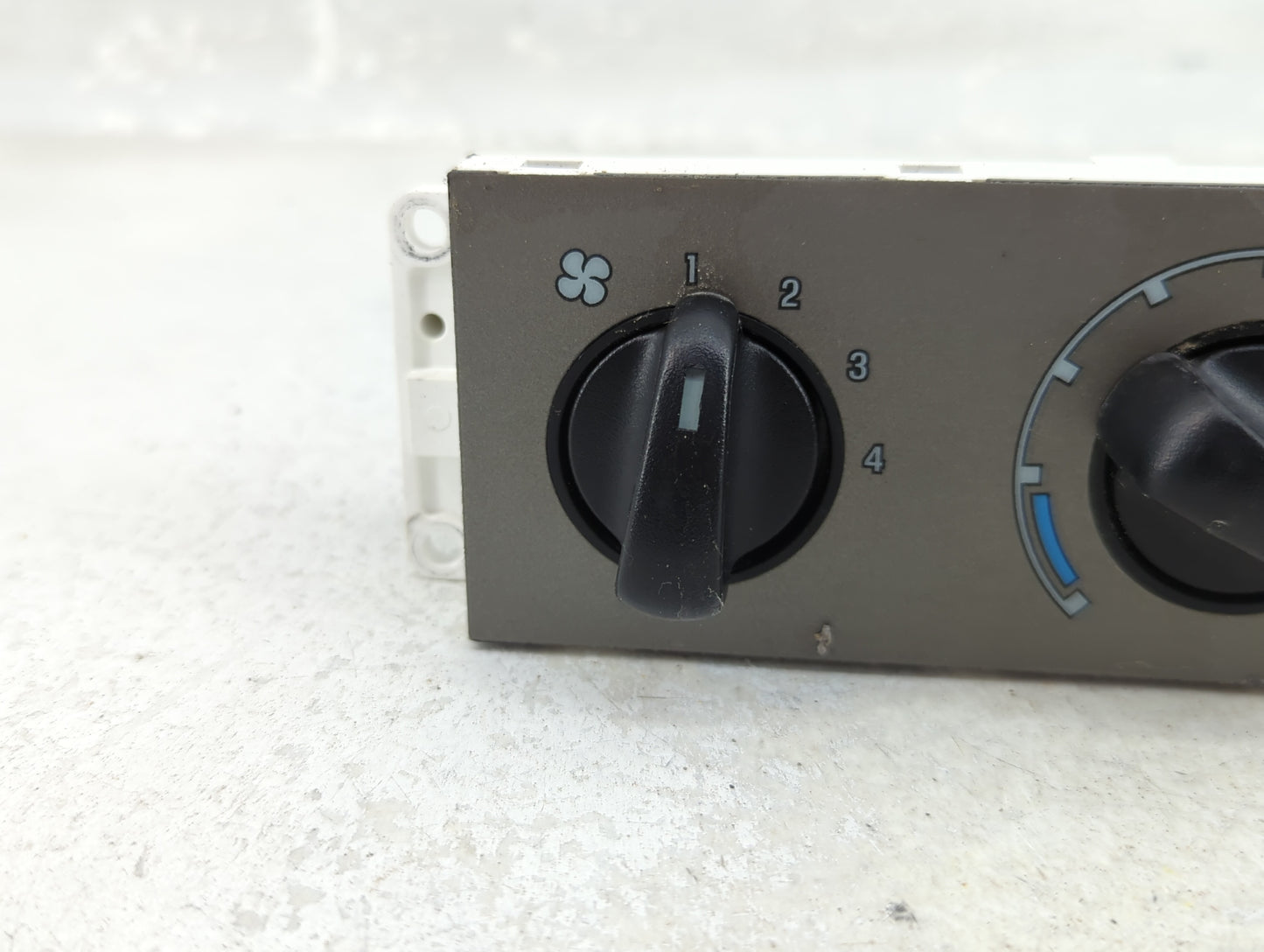 2003-2005 Ford Explorer Climate Control Module Temperature AC/Heater Replacement P/N:XL5H-19C733-BA Fits Fits 2003 2004 2005