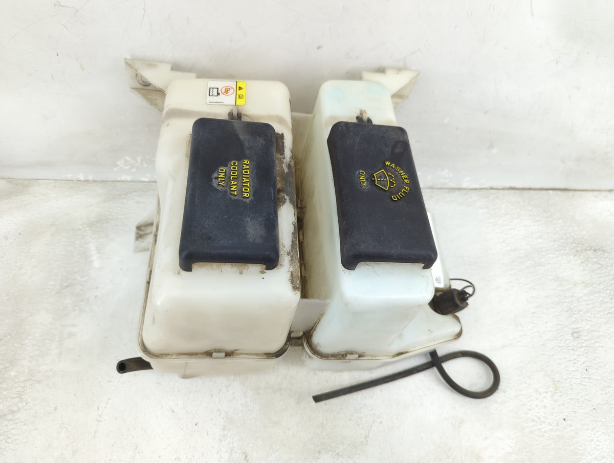Ford Explorer Windshield Washer Fluid Reservoir Bottle Oem 1459284 - Oemusedautoparts1.com