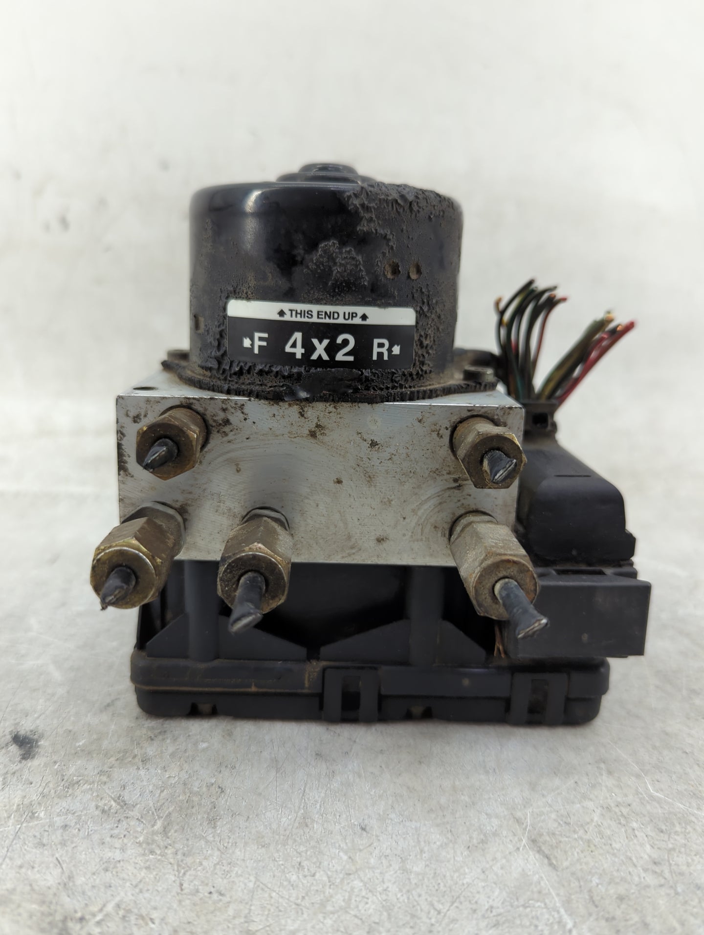2004-2005 Ford Explorer ABS Pump Control Module Replacement P/N:3L5T-2C219-GB Fits Fits 2004 2005 OEM Used Auto Parts - Oemu