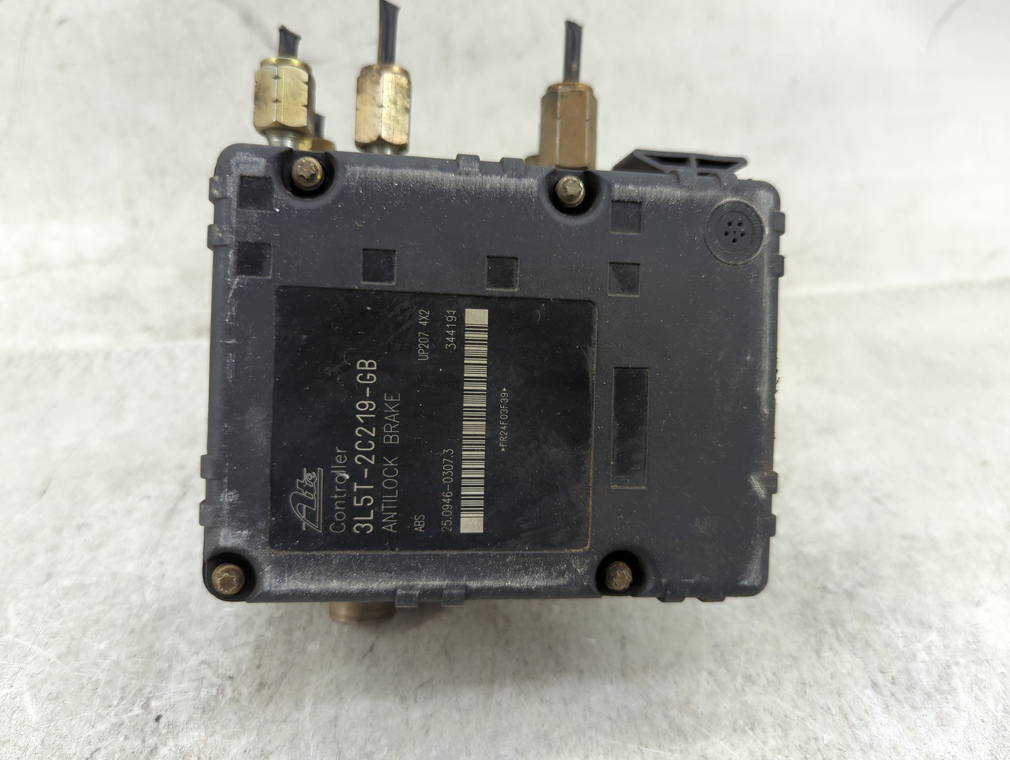 2004-2005 Ford Explorer ABS Pump Control Module Replacement P/N:3L5T-2C219-GB Fits Fits 2004 2005 OEM Used Auto Parts - Oemu