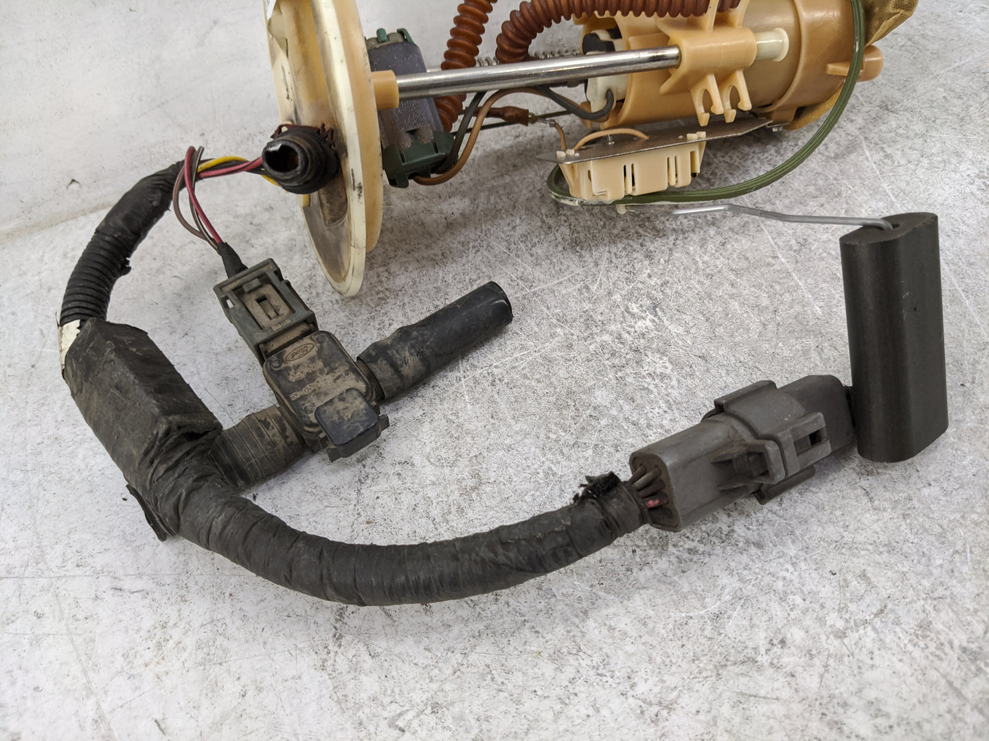 2004-2004 Ford Explorer Electrical Gas Fuel Pump Assembly - Oemusedautoparts1.com