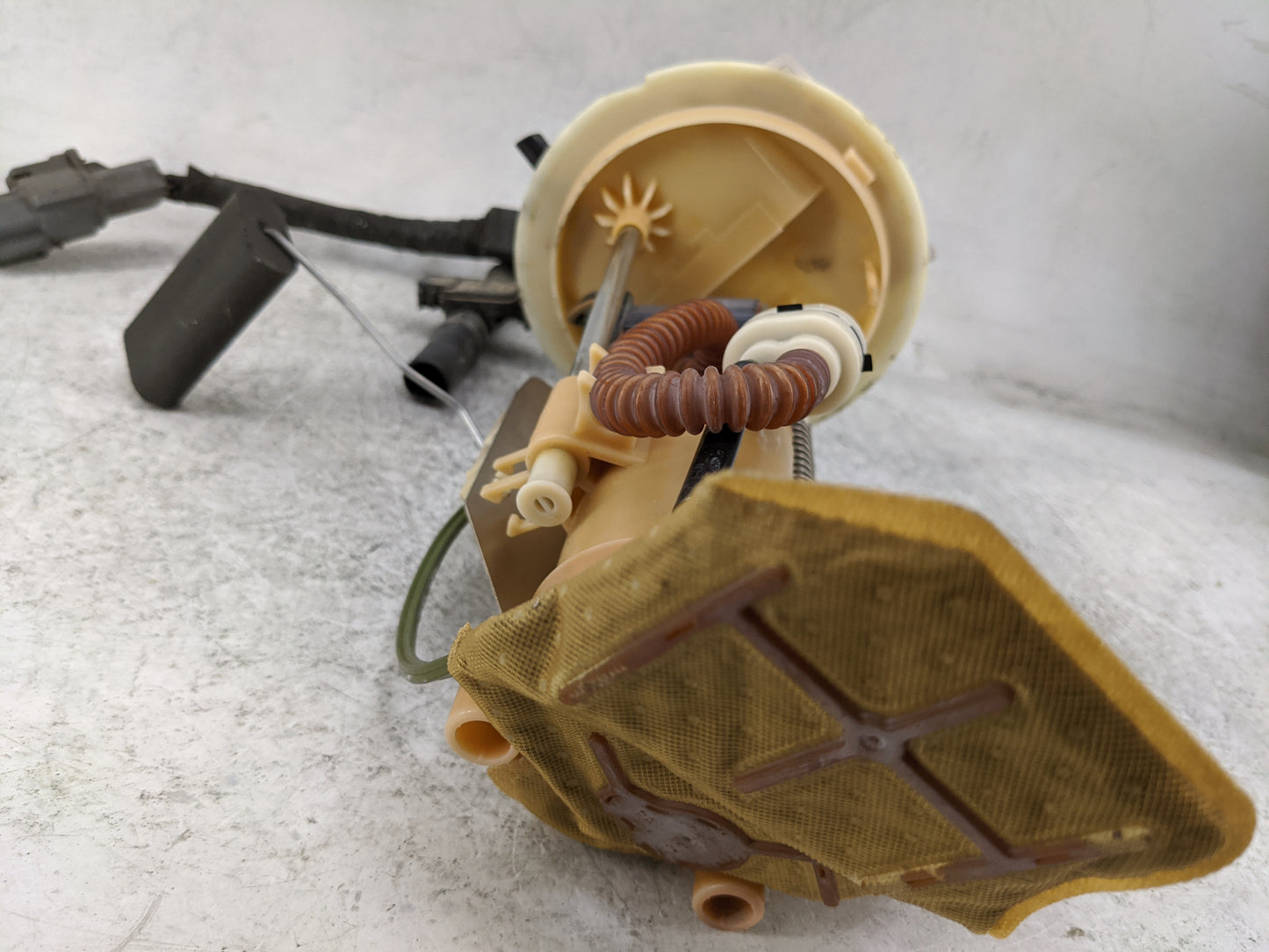 2004-2004 Ford Explorer Electrical Gas Fuel Pump Assembly - Oemusedautoparts1.com