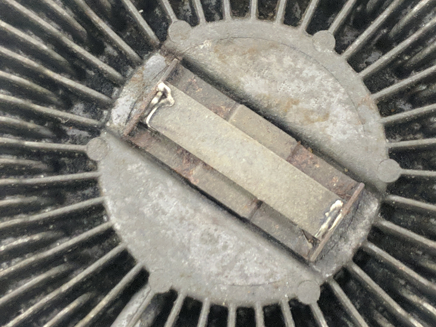 2004-2005 Ford Explorer Radiator Cooling Fan Clutch 1484025 - Oemusedautoparts1.com