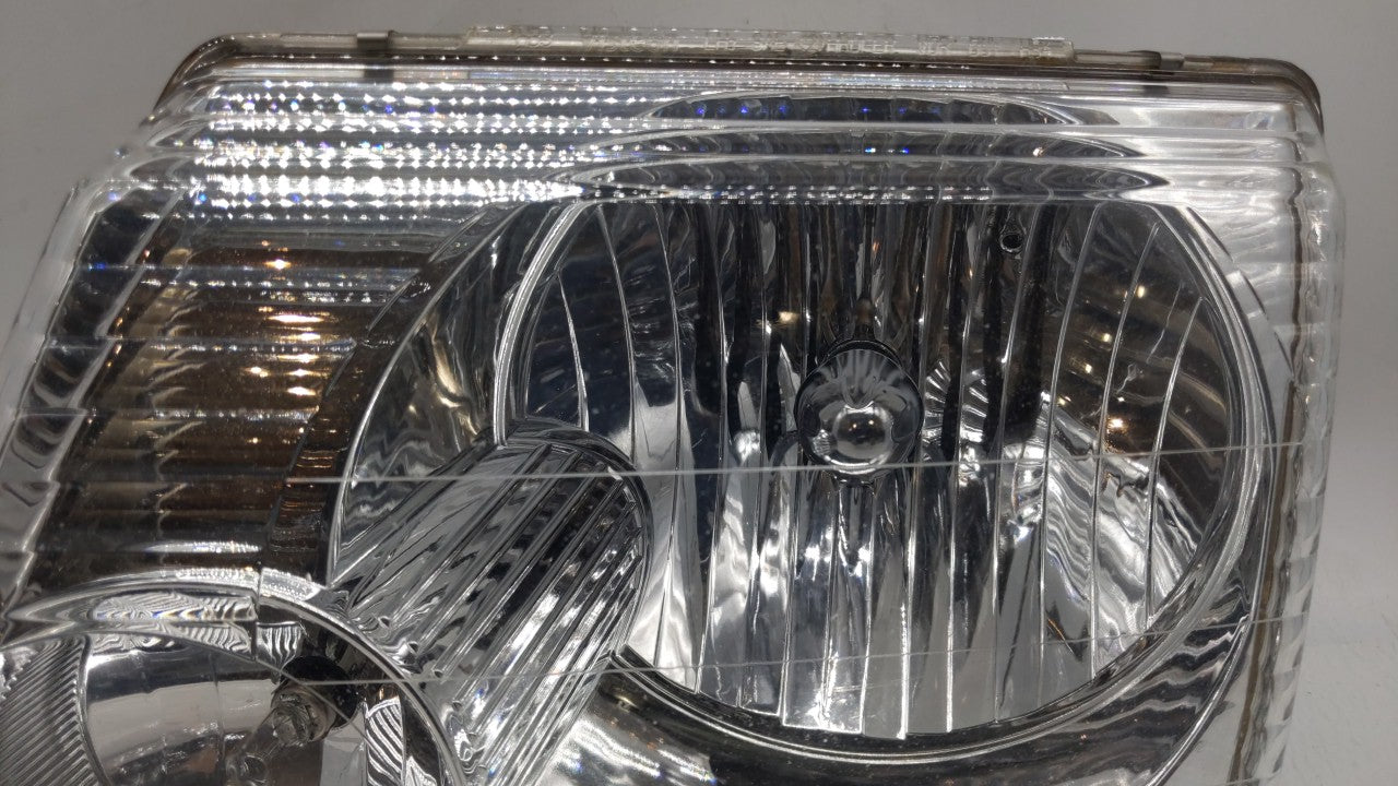 2002-2005 Ford Explorer Driver Left Oem Head Light Headlight Lamp - Oemusedautoparts1.com