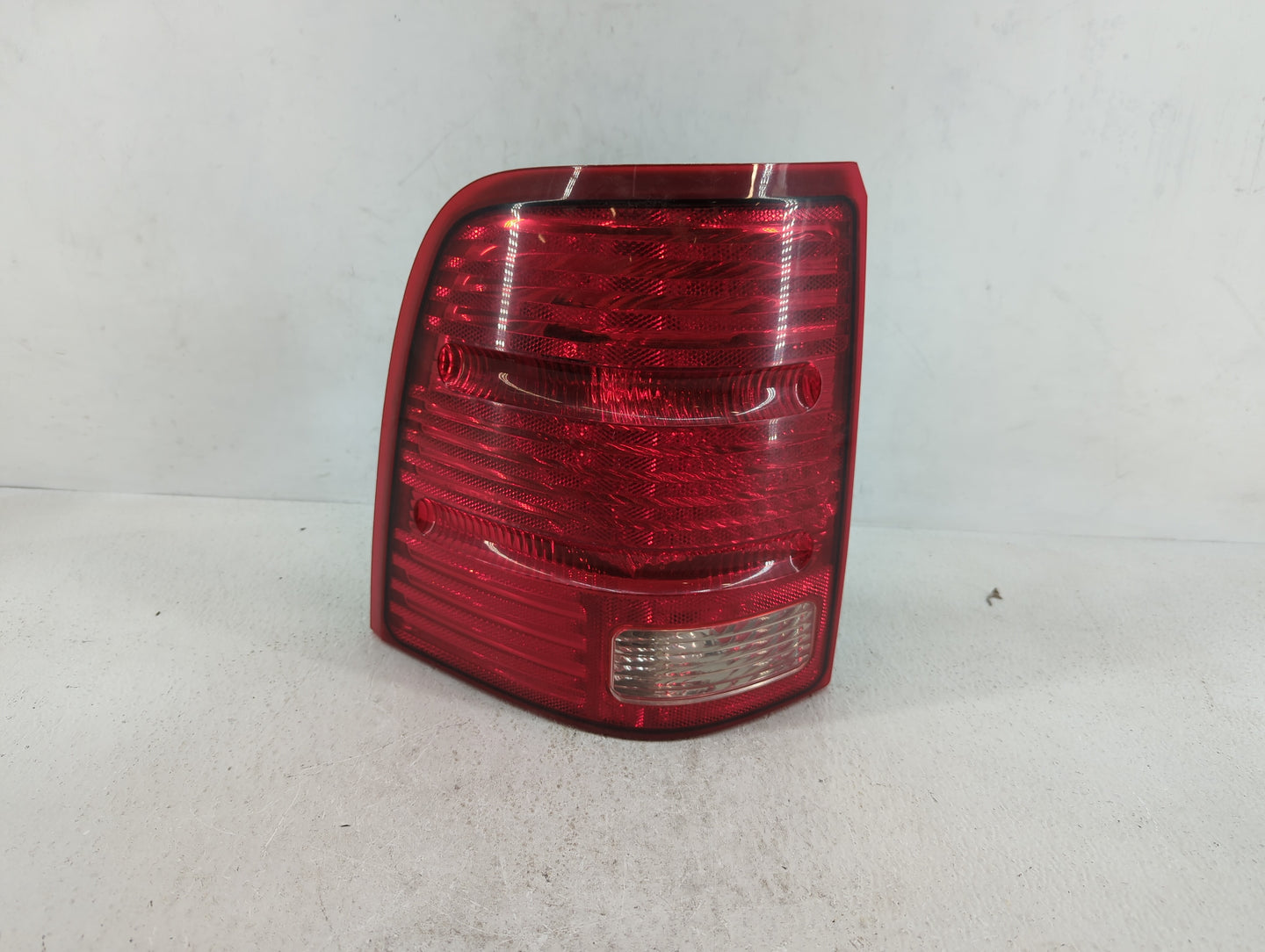 2002-2005 Ford Explorer Tail Light Assembly Driver Left OEM P/N:1L2X-13B505-B Fits Fits 2002 2003 2004 2005 OEM Used Auto Pa