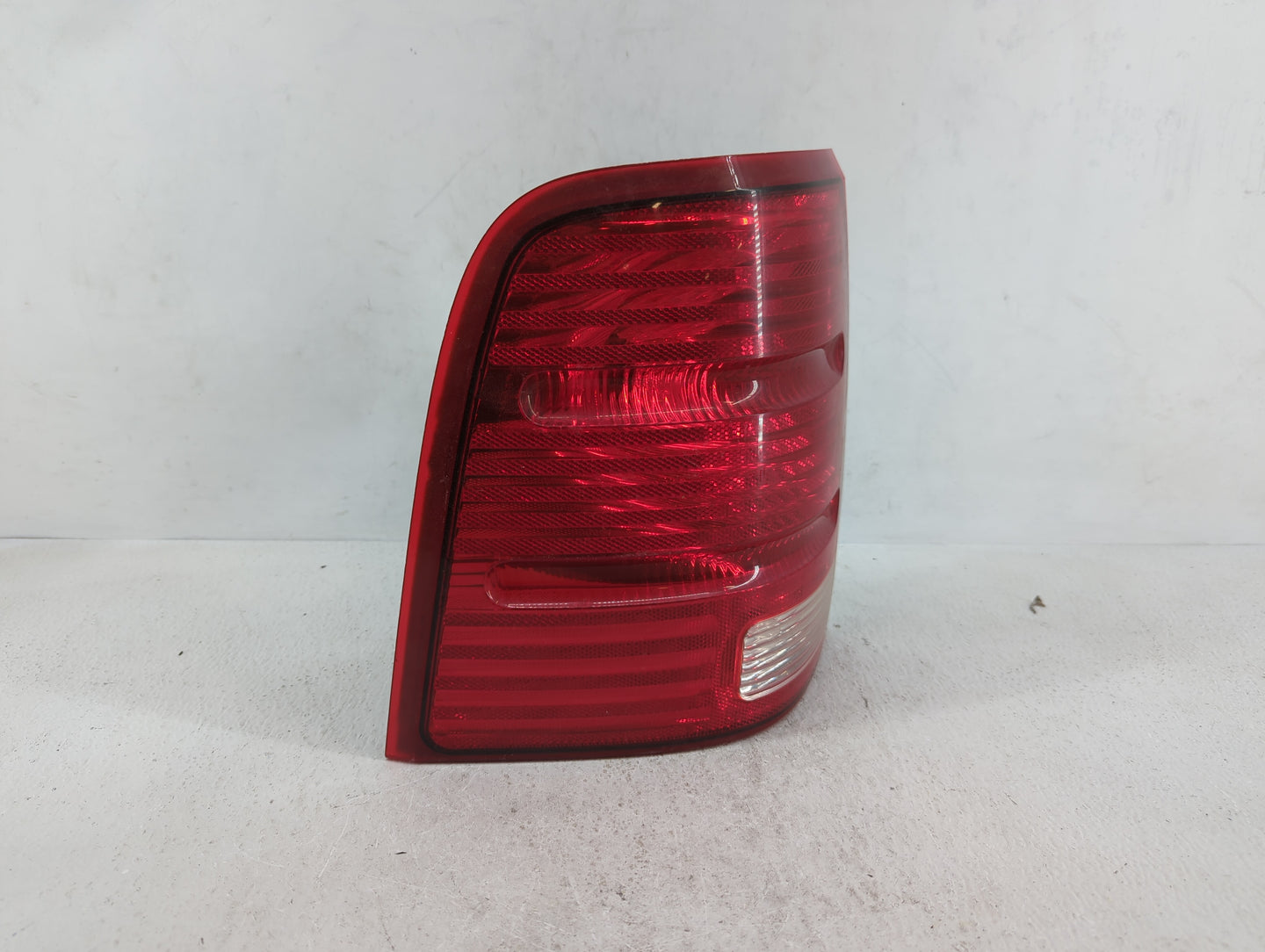 2002-2005 Ford Explorer Tail Light Assembly Driver Left OEM P/N:1L2X-13B505-B Fits Fits 2002 2003 2004 2005 OEM Used Auto Pa