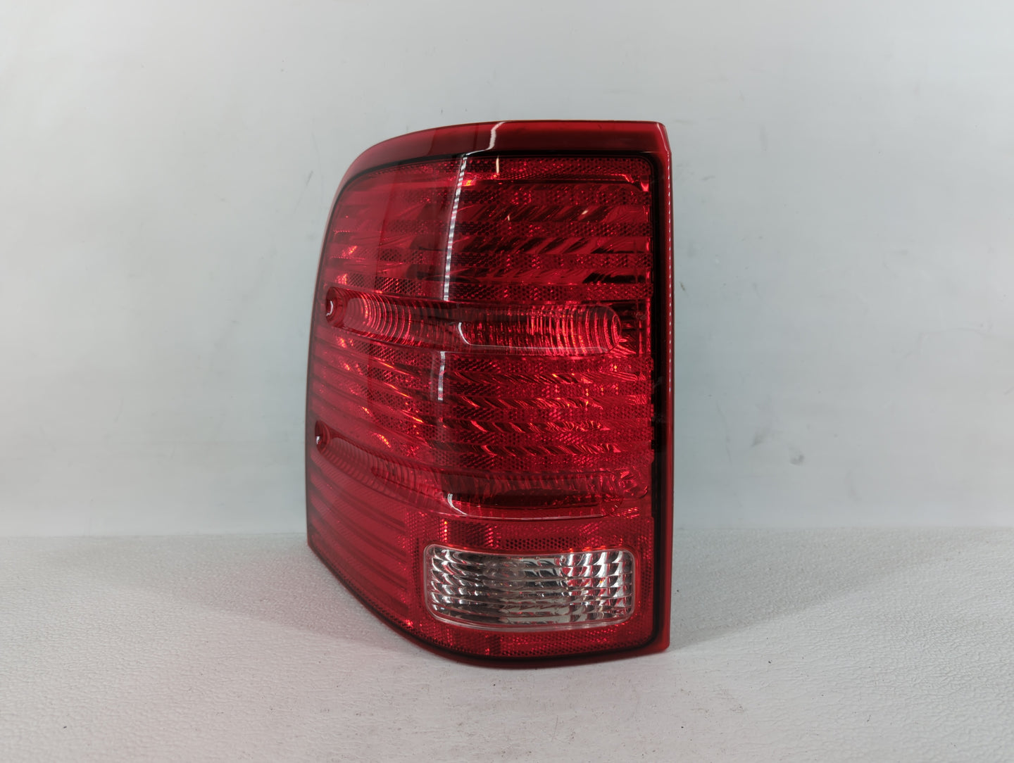 2002-2005 Ford Explorer Tail Light Assembly Driver Left OEM P/N:1L2X-13B505-B Fits Fits 2002 2003 2004 2005 OEM Used Auto Pa