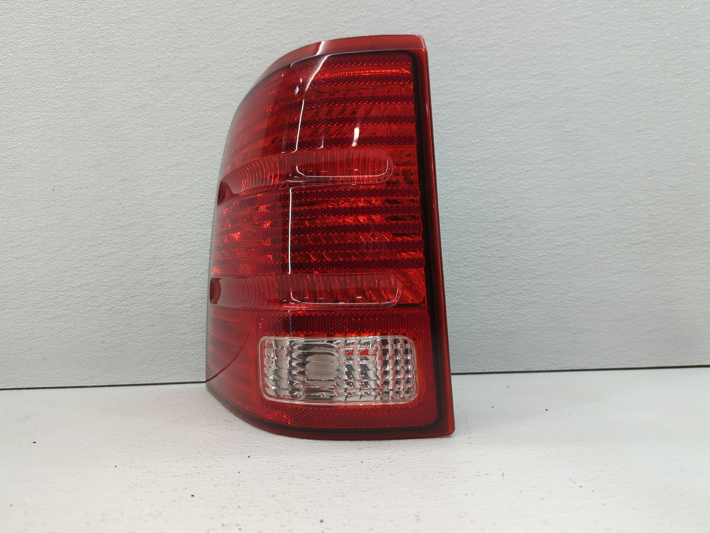 2002-2005 Ford Explorer Tail Light Assembly Driver Left OEM P/N:1L2X-13B505-B Fits Fits 2002 2003 2004 2005 OEM Used Auto Pa