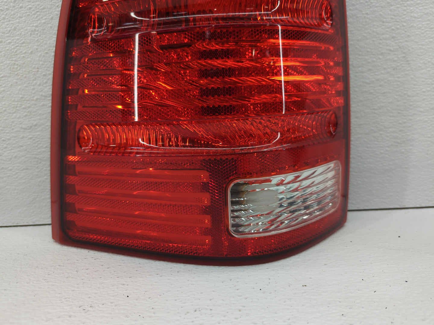 2002-2005 Ford Explorer Tail Light Assembly Driver Left OEM P/N:1L2X-13B505-B Fits Fits 2002 2003 2004 2005 OEM Used Auto Pa