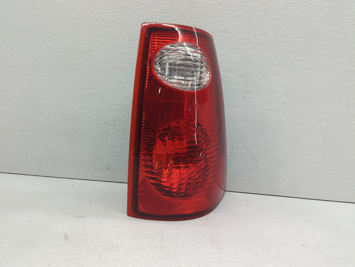 2001-2005 Ford Explorer Tail Light Assembly Passenger Right OEM P/N:1L5X-13404-AG 1L5Z-13404-AA Fits Fits 2001 2002 2003 200