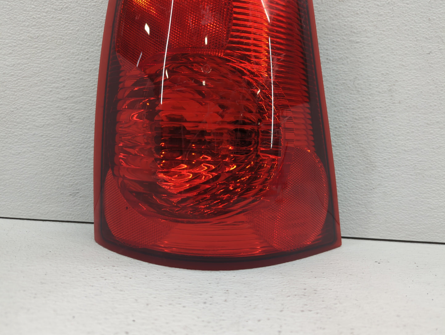 2001-2005 Ford Explorer Tail Light Assembly Passenger Right OEM P/N:1L5X-13404-AG 1L5Z-13404-AA Fits Fits 2001 2002 2003 200