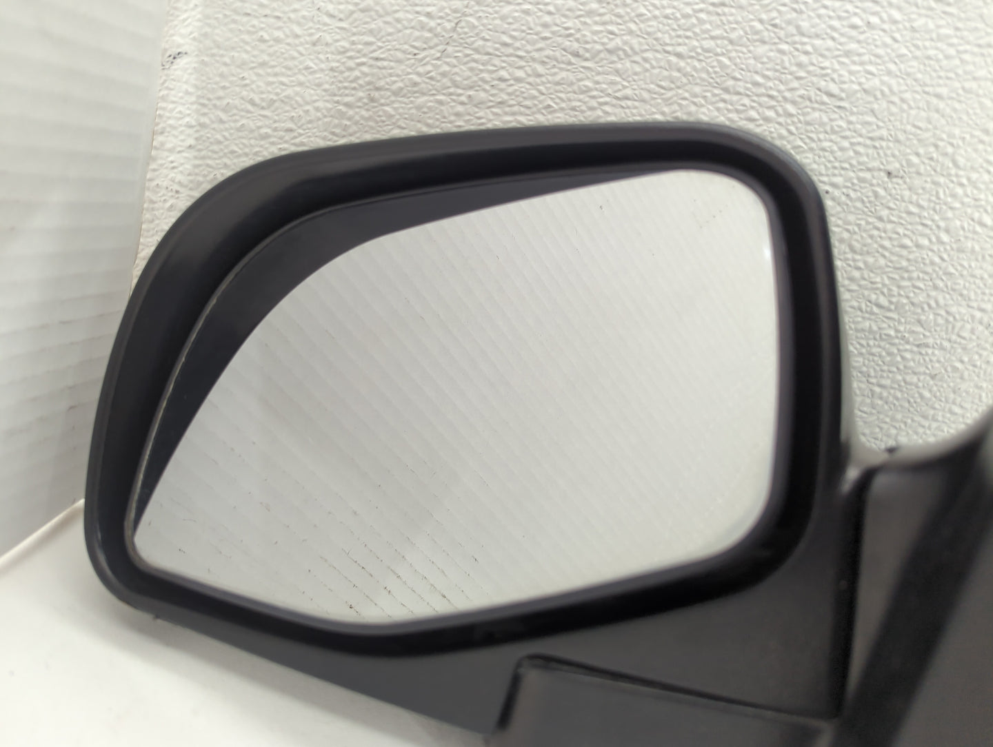 2002-2005 Ford Explorer Driver Side View Mirror - Left Door Mirror OEM Used - Oemusedautoparts1.com