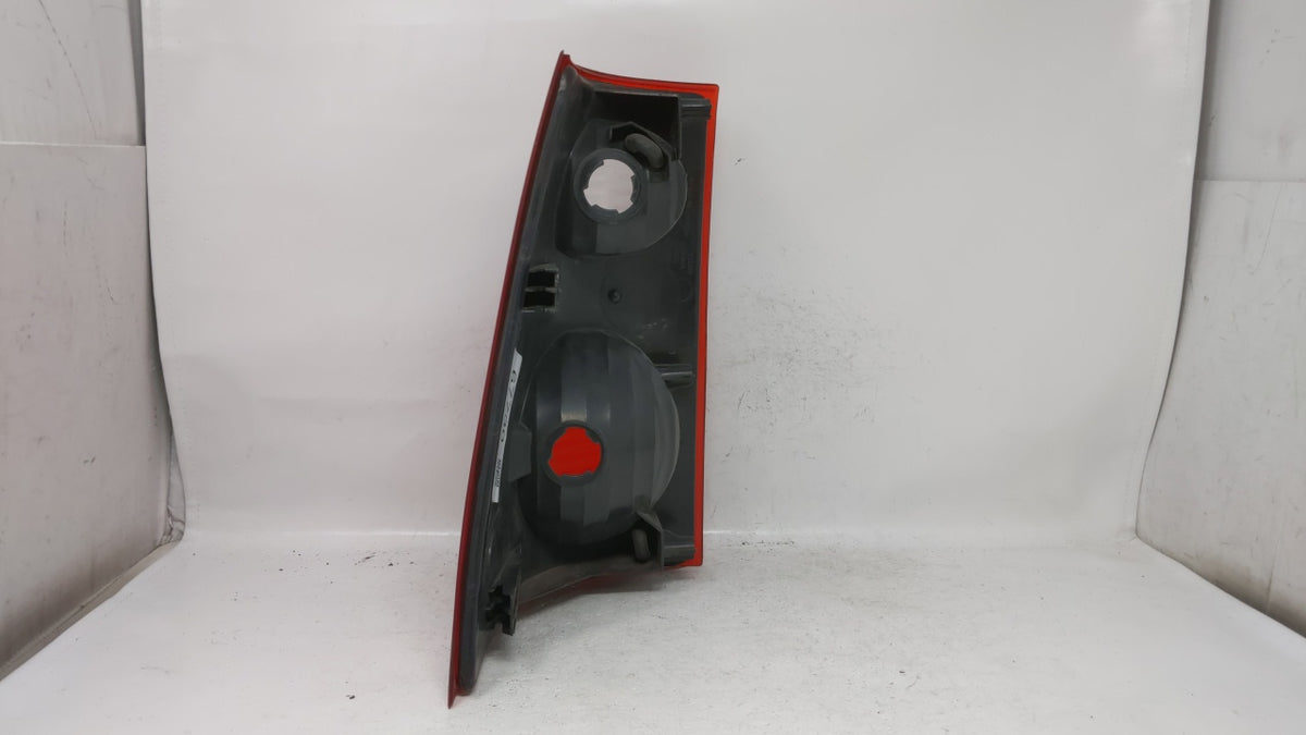 2001-2005 Ford Explorer Tail Light Assembly Passenger Right OEM P/N:FR304-U000R Fits Fits 2001 2002 2003 2004 2005 OEM Used 
