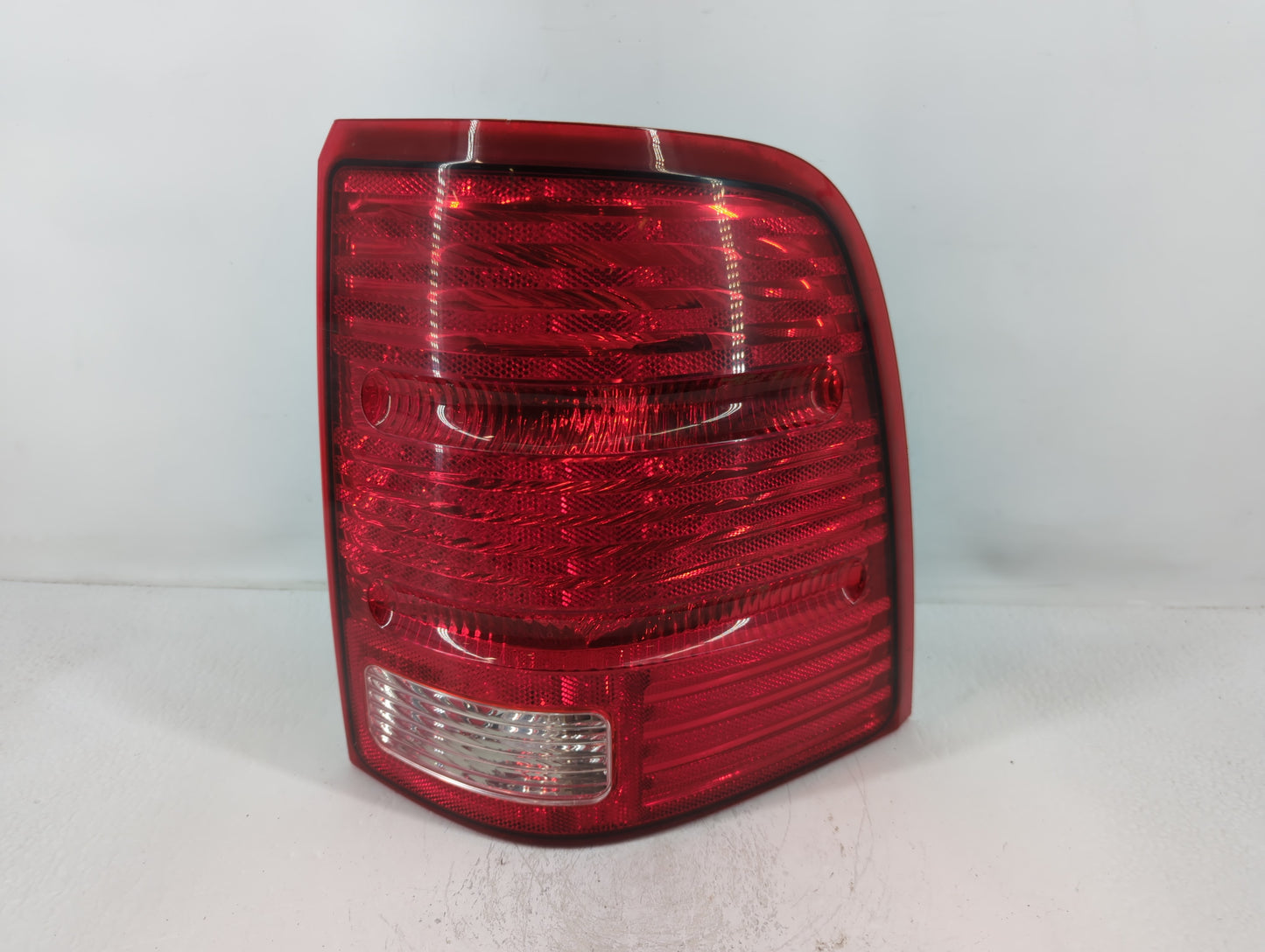 2002-2005 Ford Explorer Tail Light Assembly Passenger Right OEM P/N:1L2X-13B504-B Fits Fits 2002 2003 2004 2005 OEM Used Aut
