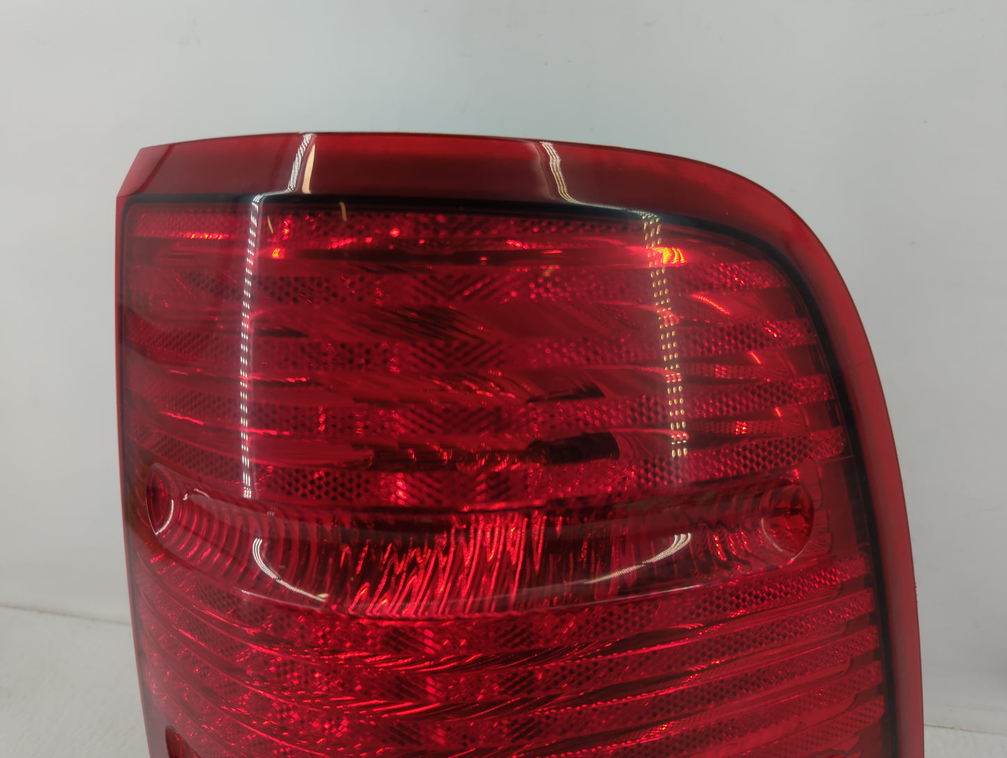 2002-2005 Ford Explorer Tail Light Assembly Passenger Right OEM P/N:1L2X-13B504-B Fits Fits 2002 2003 2004 2005 OEM Used Aut