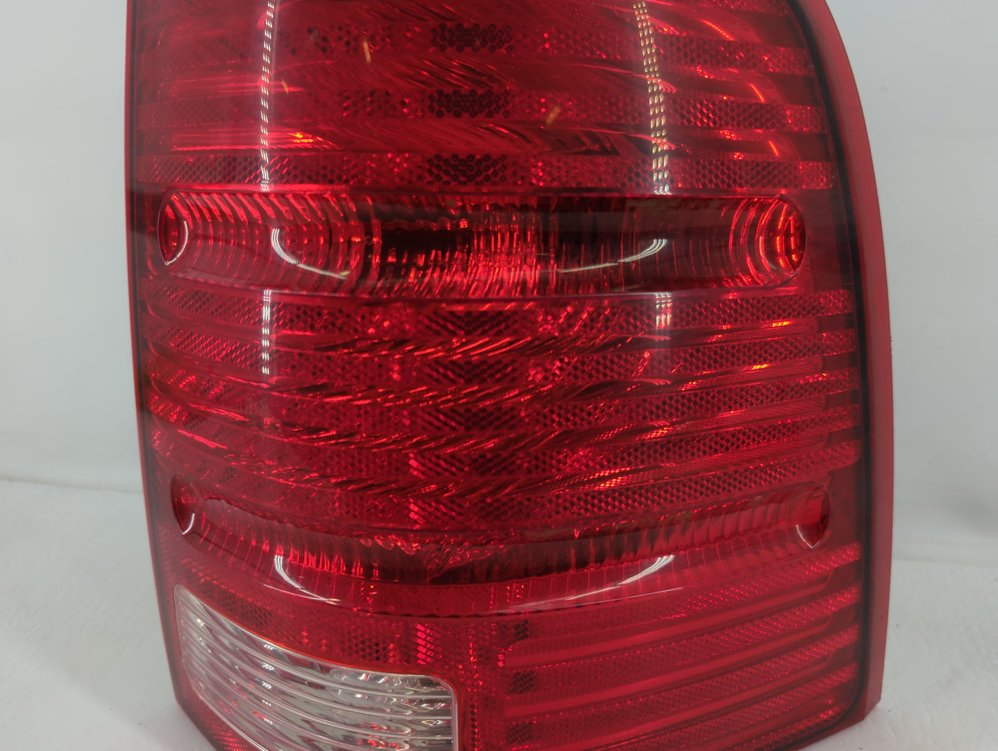 2002-2005 Ford Explorer Tail Light Assembly Passenger Right OEM P/N:1L2X-13B504-B Fits Fits 2002 2003 2004 2005 OEM Used Aut