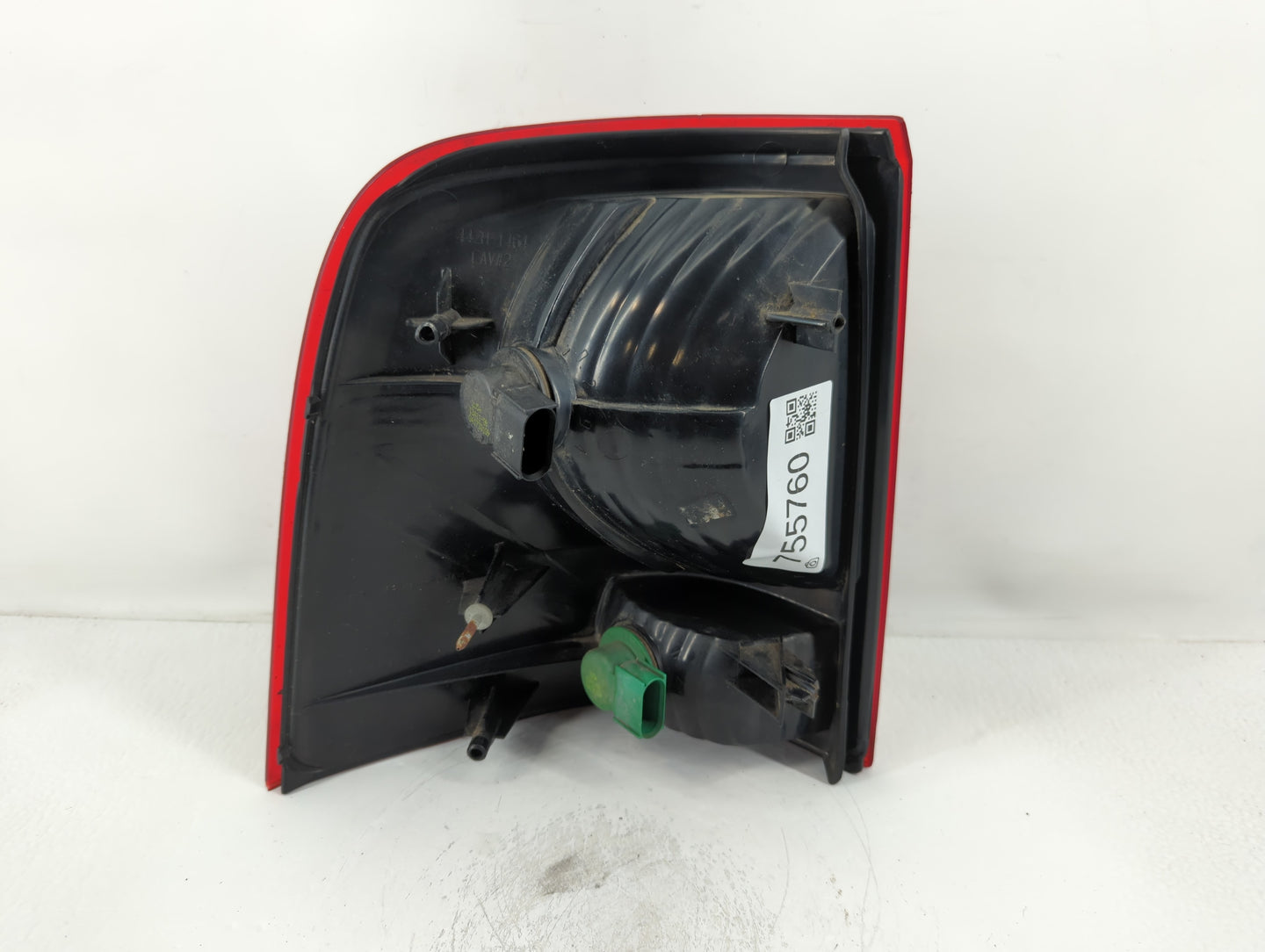 2002-2005 Ford Explorer Tail Light Assembly Passenger Right OEM P/N:1L2X-13B504-B Fits Fits 2002 2003 2004 2005 OEM Used Aut