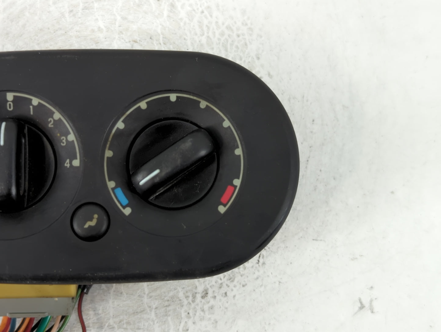 2002-2005 Ford Explorer Climate Control Module Temperature AC/Heater Replacement P/N:1L2H-19D838-AE 1L2X-7804302-E Fits OEM 