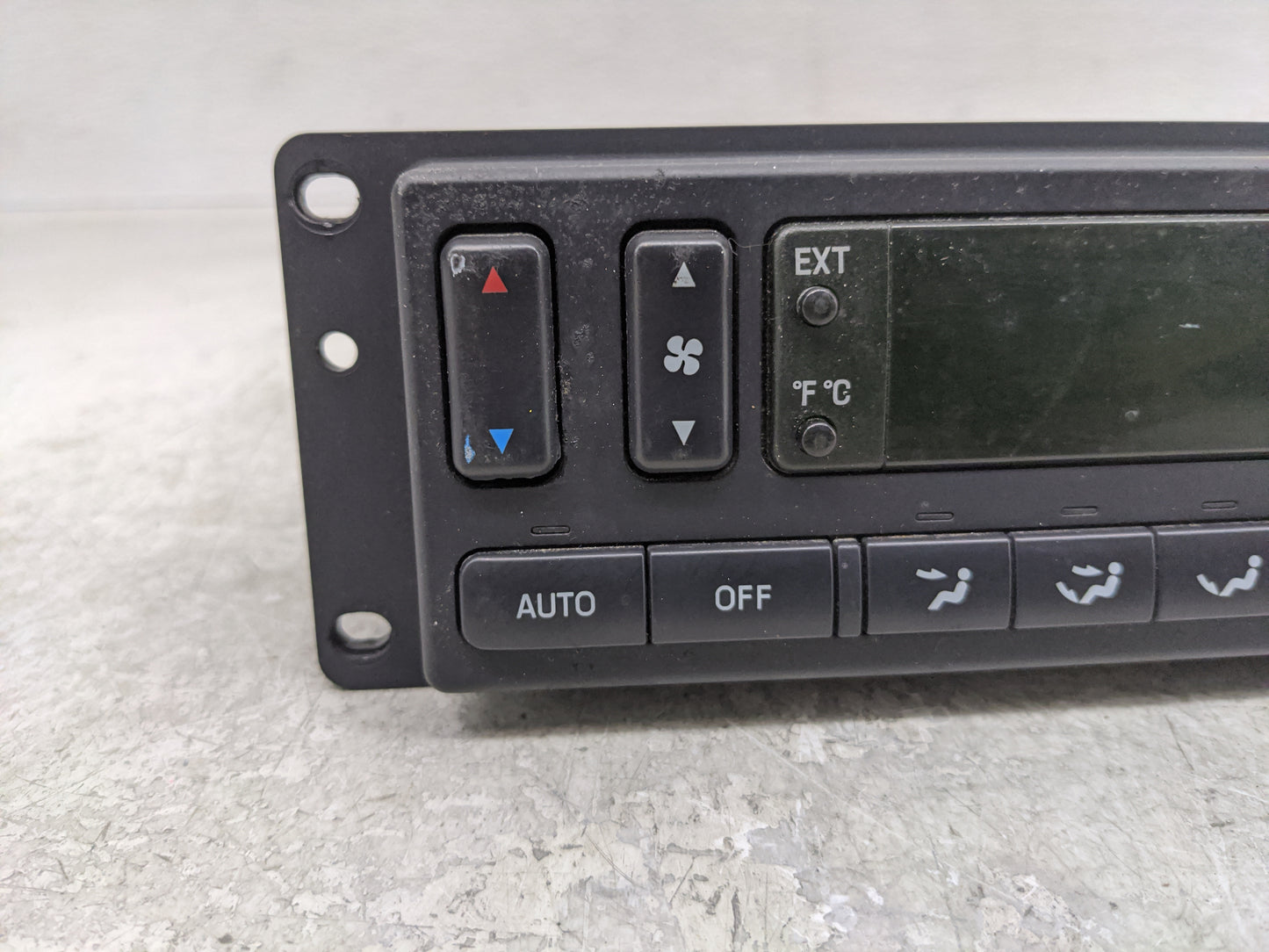 2002-2005 Ford Explorer Climate Control Module Temperature AC/Heater Replacement P/N:1L2F-19D840-AA Fits Fits 2002 2003 2004