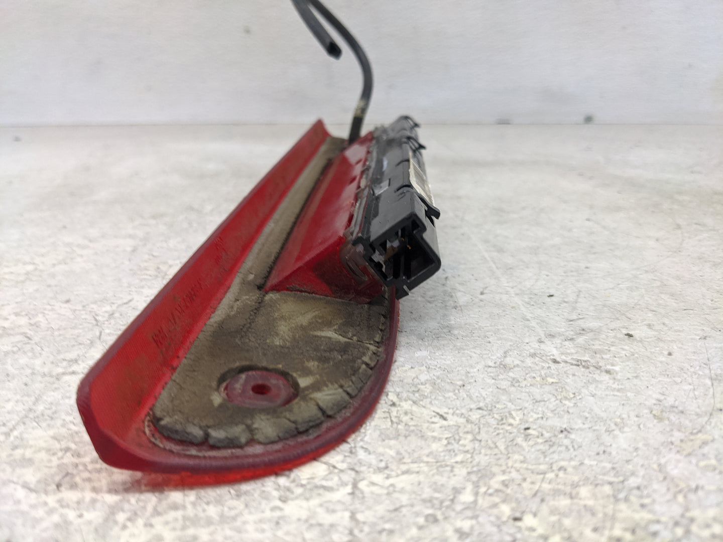 2002-2005 Ford Explorer Driver Left Side Deck Lid Mounted Tail Light - Oemusedautoparts1.com