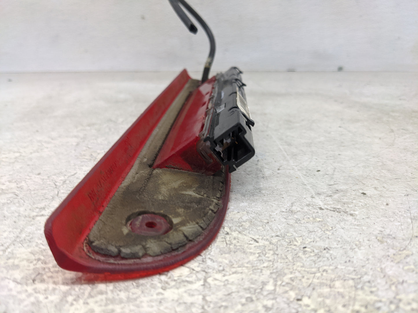 2002-2005 Ford Explorer Driver Left Side Deck Lid Mounted Tail Light - Oemusedautoparts1.com