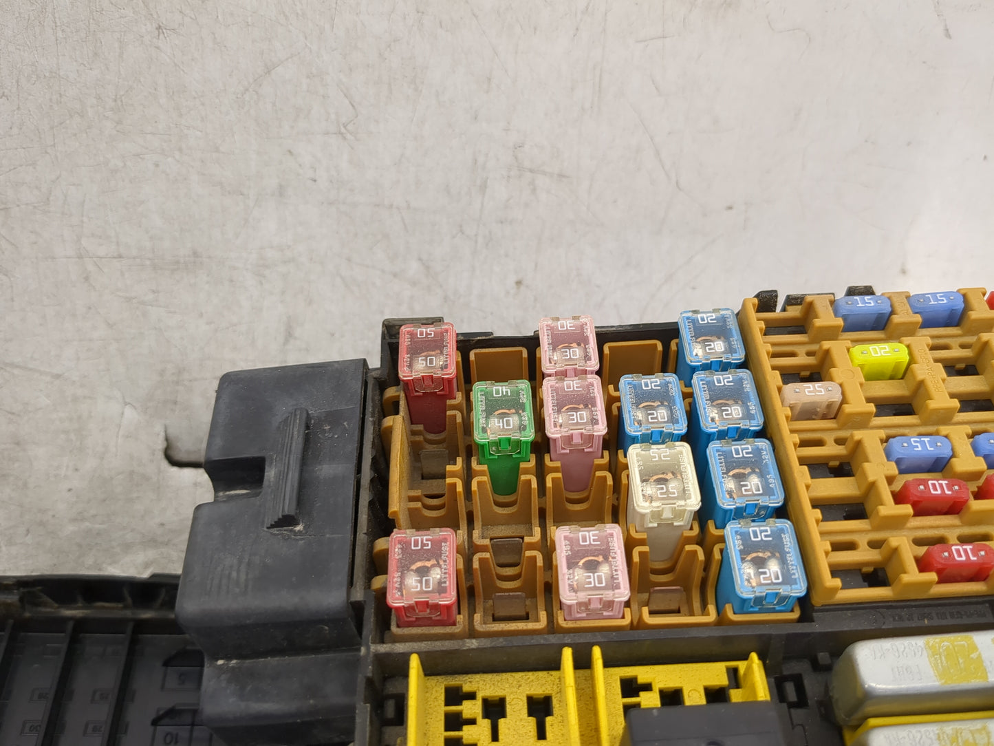 2002-2005 Ford Explorer Sport Trac Fusebox Fuse Box Panel Relay Module P/N:2L5T-14A075-AA UTA90188 Fits OEM Used Auto Parts 