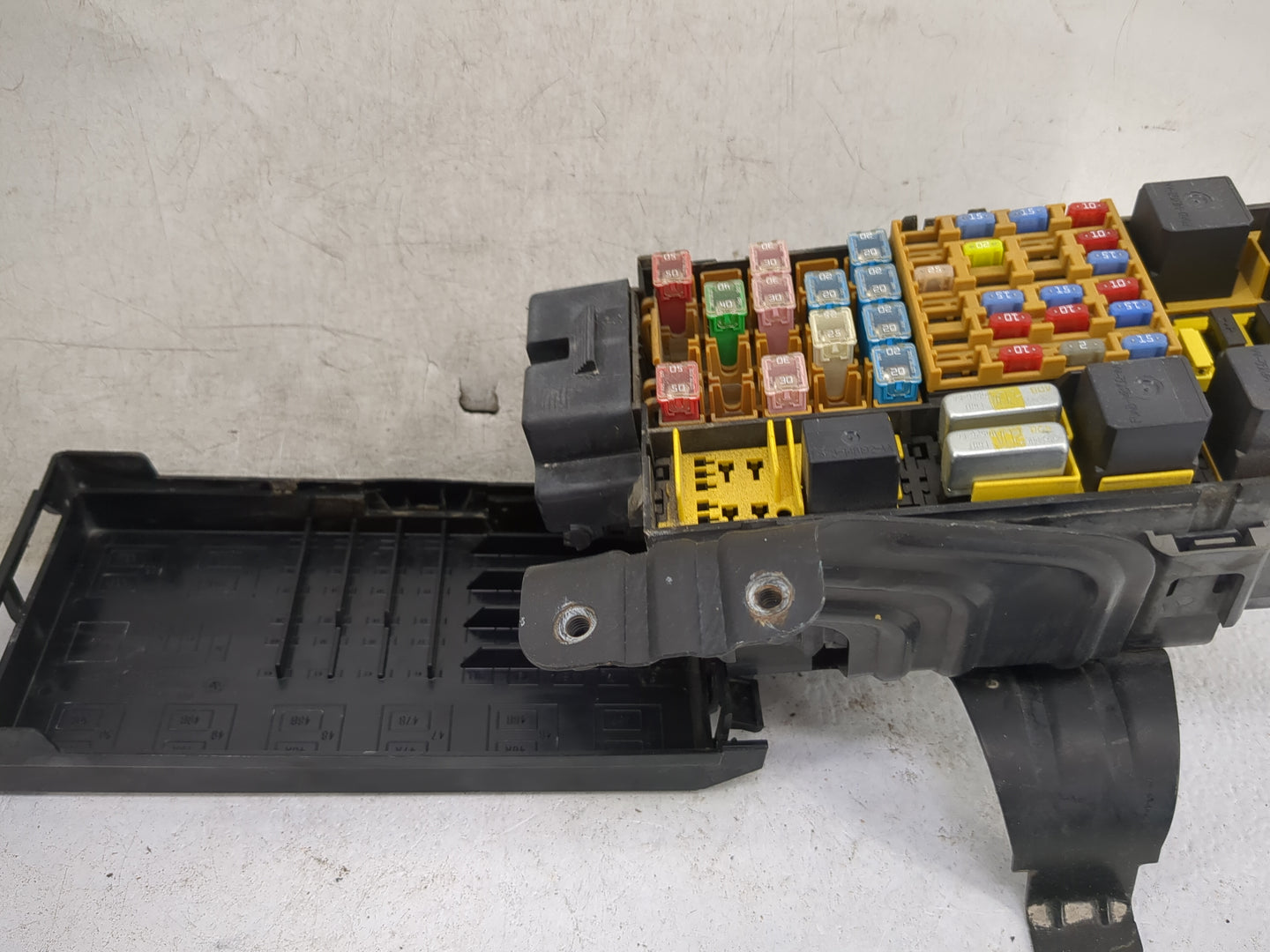 2002-2005 Ford Explorer Sport Trac Fusebox Fuse Box Panel Relay Module P/N:2L5T-14A075-AA UTA90188 Fits OEM Used Auto Parts 