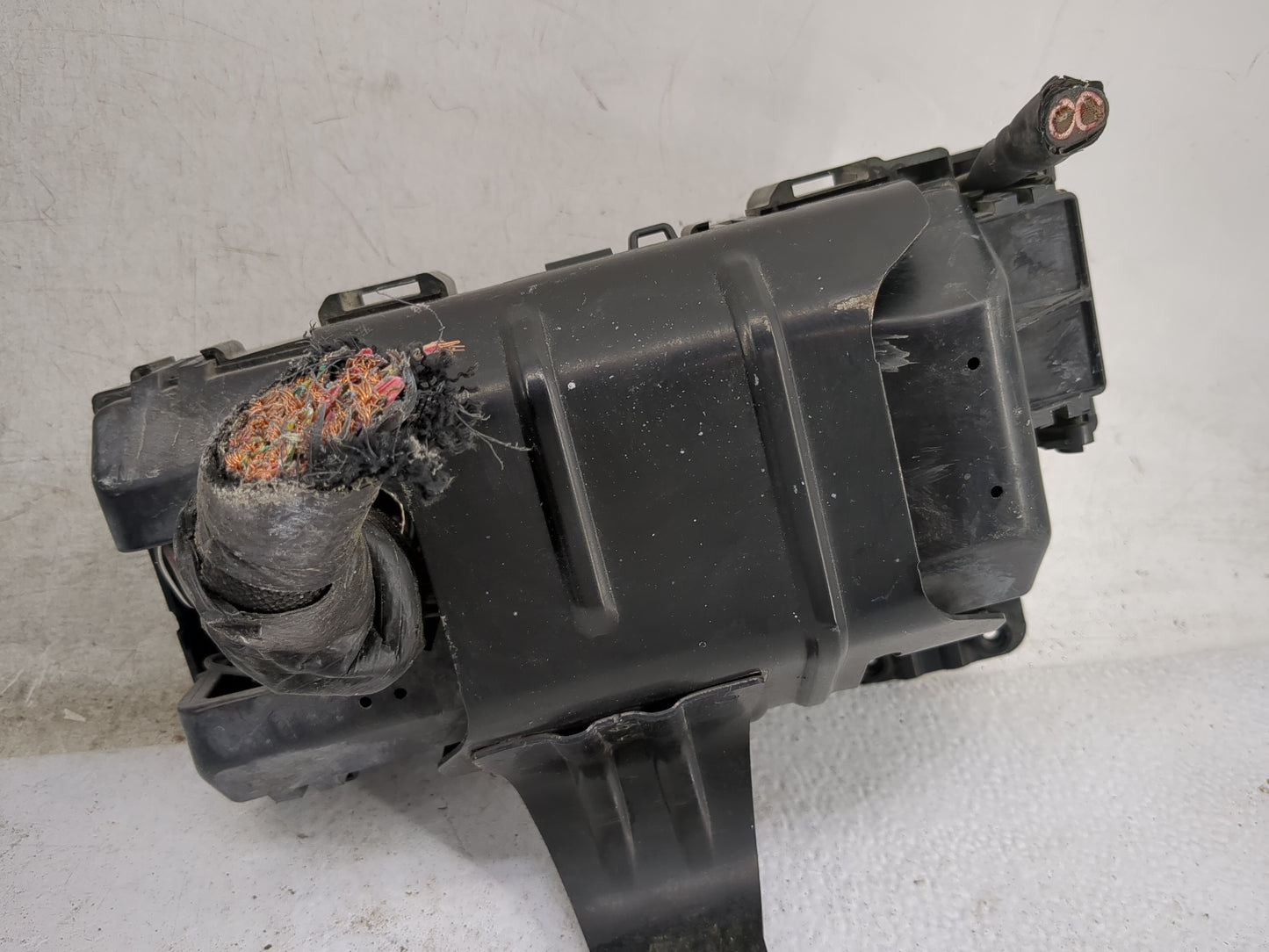 2002-2005 Ford Explorer Sport Trac Fusebox Fuse Box Panel Relay Module P/N:2L5T-14A075-AA UTA90188 Fits OEM Used Auto Parts 