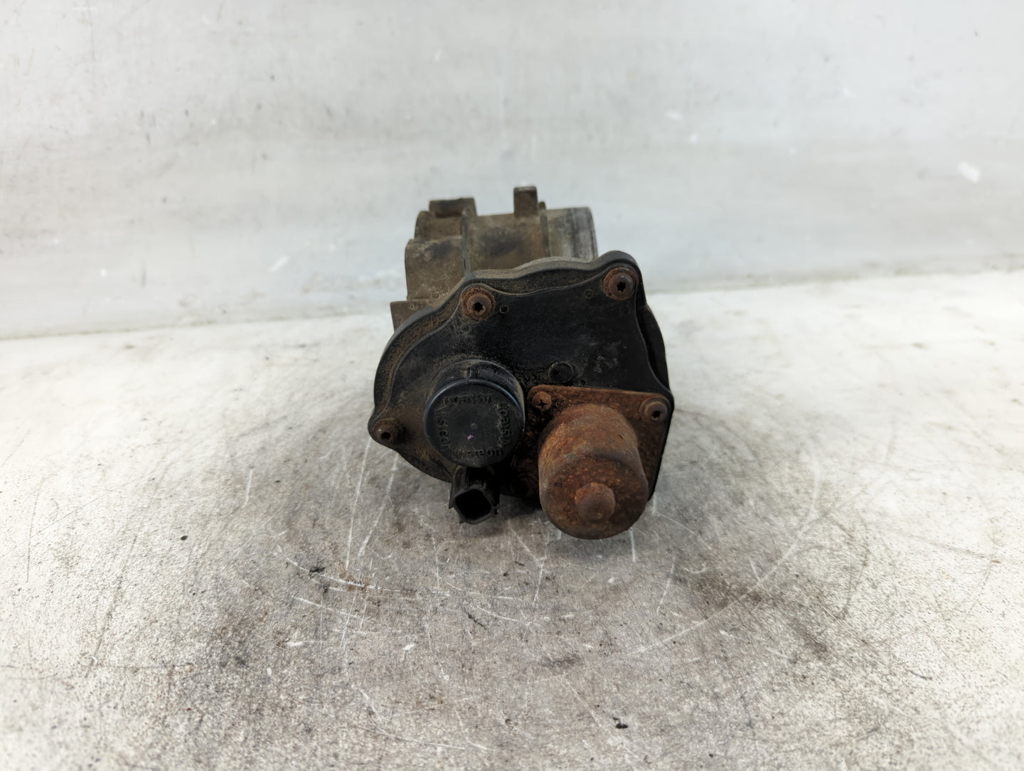 2004-2010 Ford F-150 Throttle Body P/N:3L3E-AD Fits Fits 2004 2005 2006 2007 2008 2009 2010 OEM Used Auto Parts - Oemusedaut