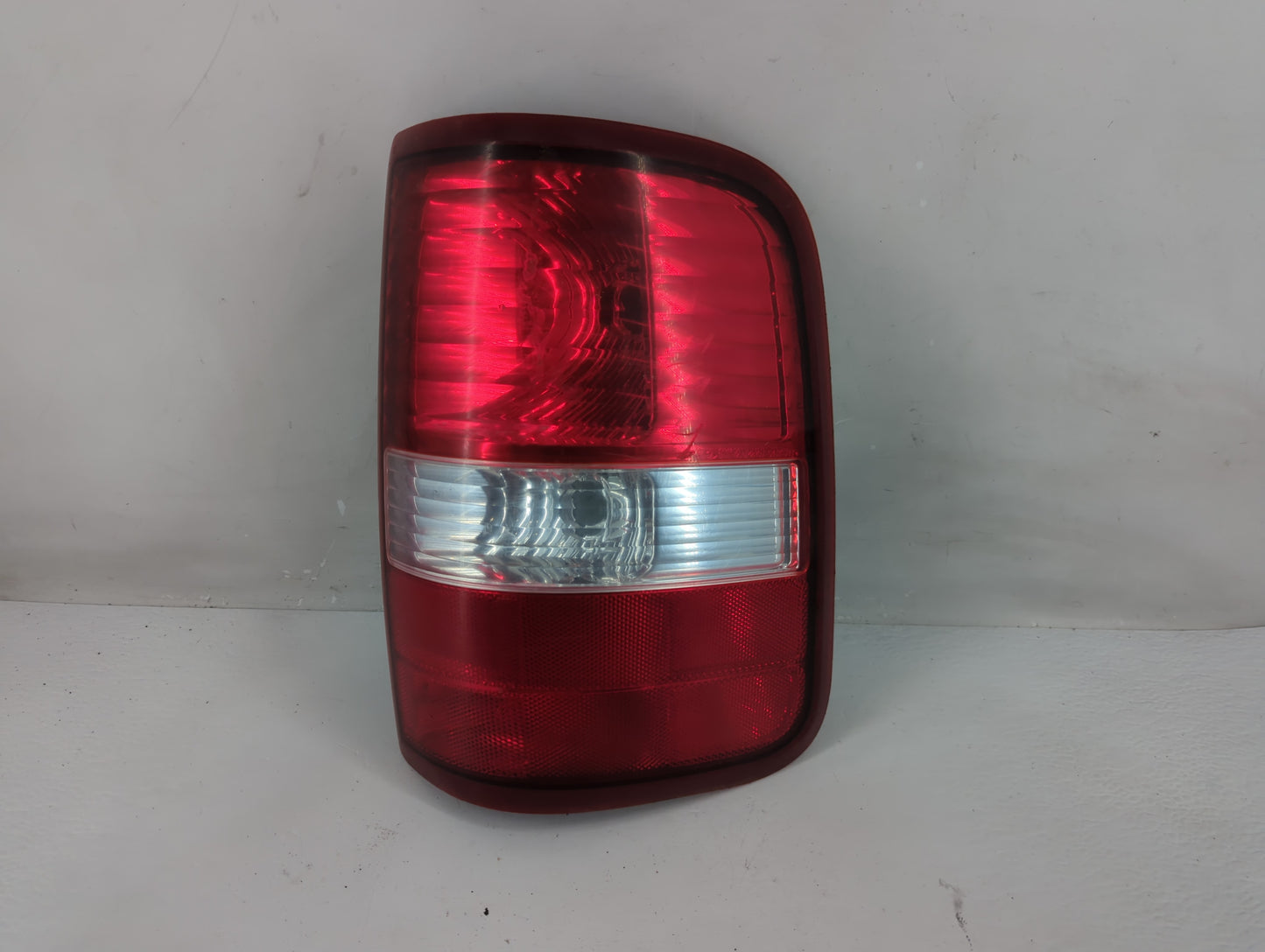 2004-2008 Ford F-150 Tail Light Assembly Passenger Right OEM P/N:4L34-13B504-A Fits Fits 2004 2005 2006 2007 2008 OEM Used A
