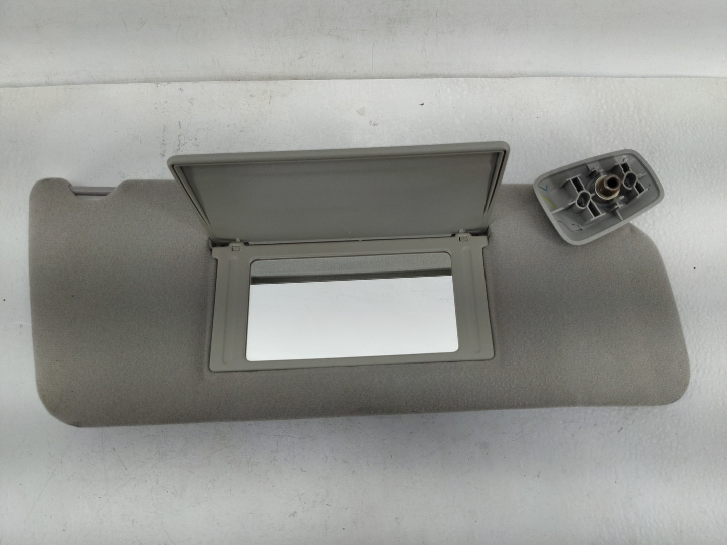 2004-2008 Ford F-150 Sun Visor Shade Replacement Passenger Right Mirror Fits Fits 2004 2005 2006 2007 2008 OEM Used Auto Par