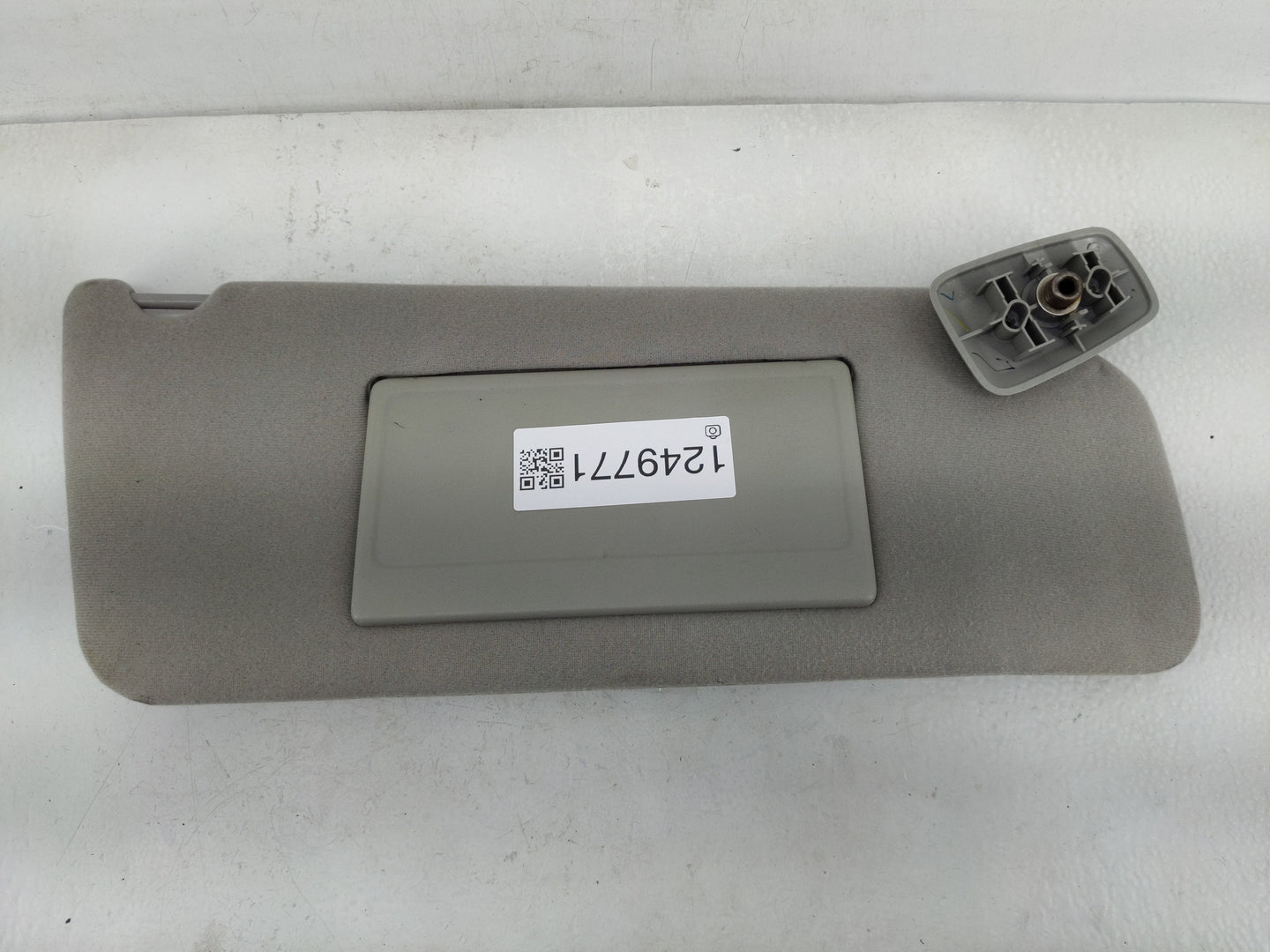 2004-2008 Ford F-150 Sun Visor Shade Replacement Passenger Right Mirror Fits Fits 2004 2005 2006 2007 2008 OEM Used Auto Par