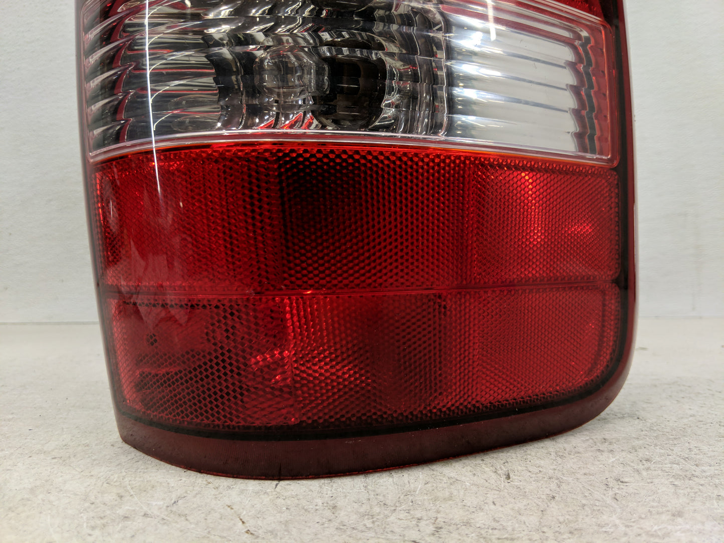 2004-2008 Ford F-150 Tail Light Assembly Passenger Right OEM P/N:6L34-13B504-B 6L34-13B504-A Fits Fits 2004 2005 2006 2007 2