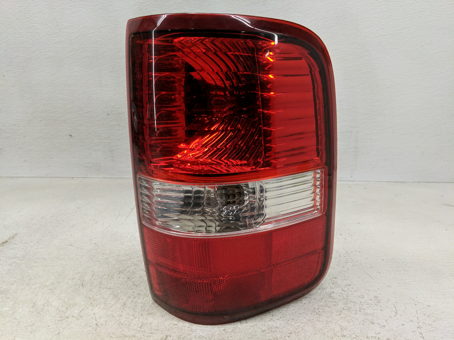 2004-2008 Ford F-150 Tail Light Assembly Passenger Right OEM Fits Fits 2004 2005 2006 2007 2008 OEM Used Auto Parts - Oemuse
