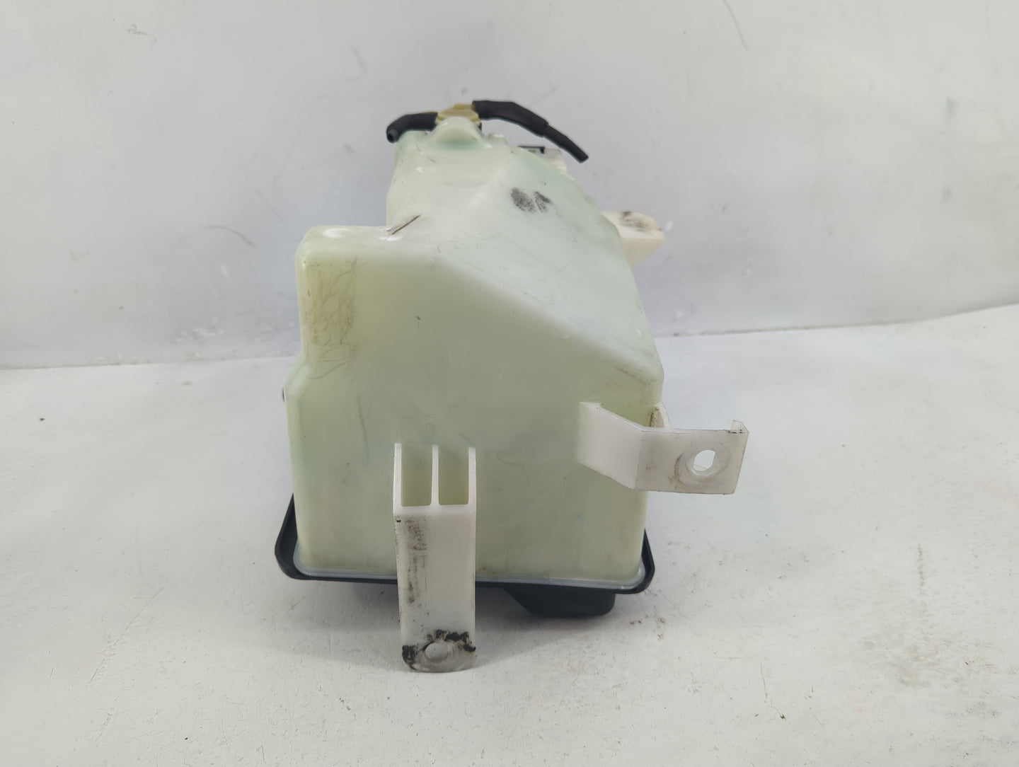 1998-2006 Ford F-150 Windshield Washer Fluid Reservoir Bottle Oem - Oemusedautoparts1.com