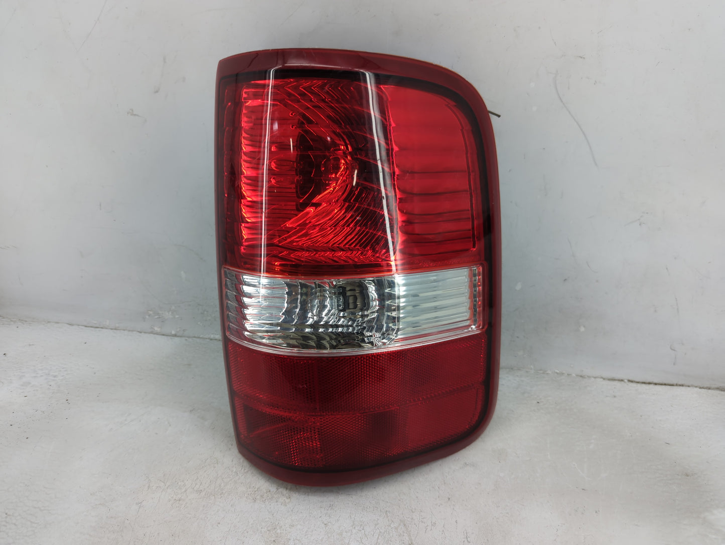 2004-2008 Ford F-150 Tail Light Assembly Passenger Right OEM P/N:8L34-13B504-C Fits Fits 2004 2005 2006 2007 2008 OEM Used A