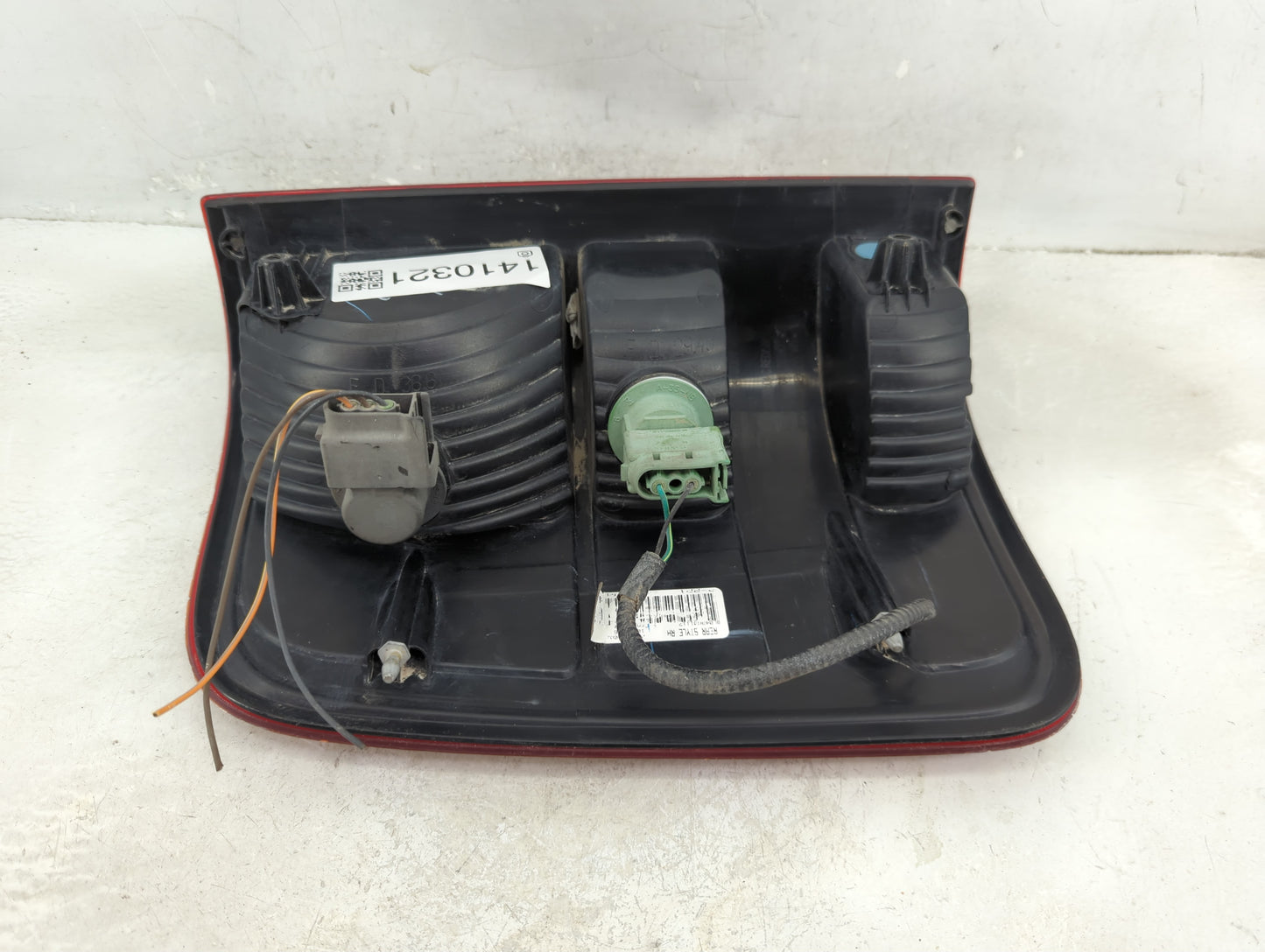 2004-2008 Ford F-150 Tail Light Assembly Passenger Right OEM P/N:8L34-13B504-C Fits Fits 2004 2005 2006 2007 2008 OEM Used A