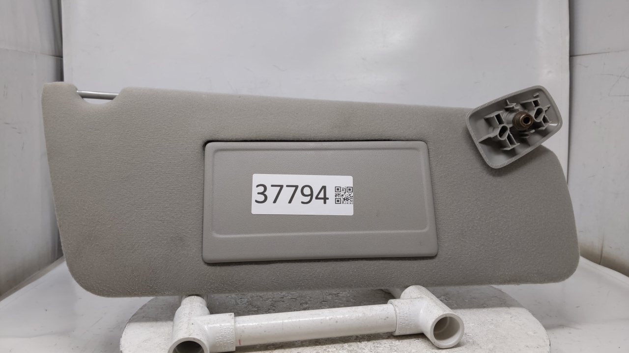 2004 Ford F-150 Sun Visor Shade Replacement Passenger Right Mirror Fits OEM Used Auto Parts - Oemusedautoparts1.com